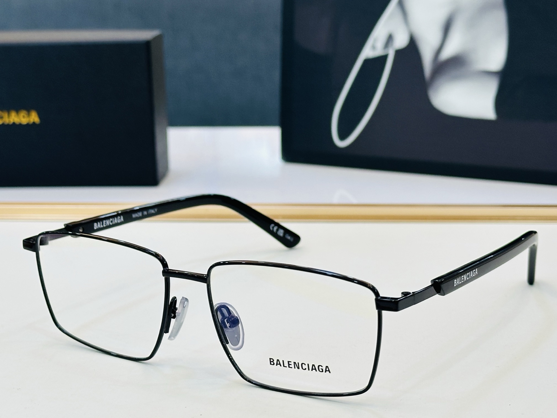 BALENCIAGA巴黎世家 最新 版型很特别的设计 BB0247S Size: 59口16-145 B