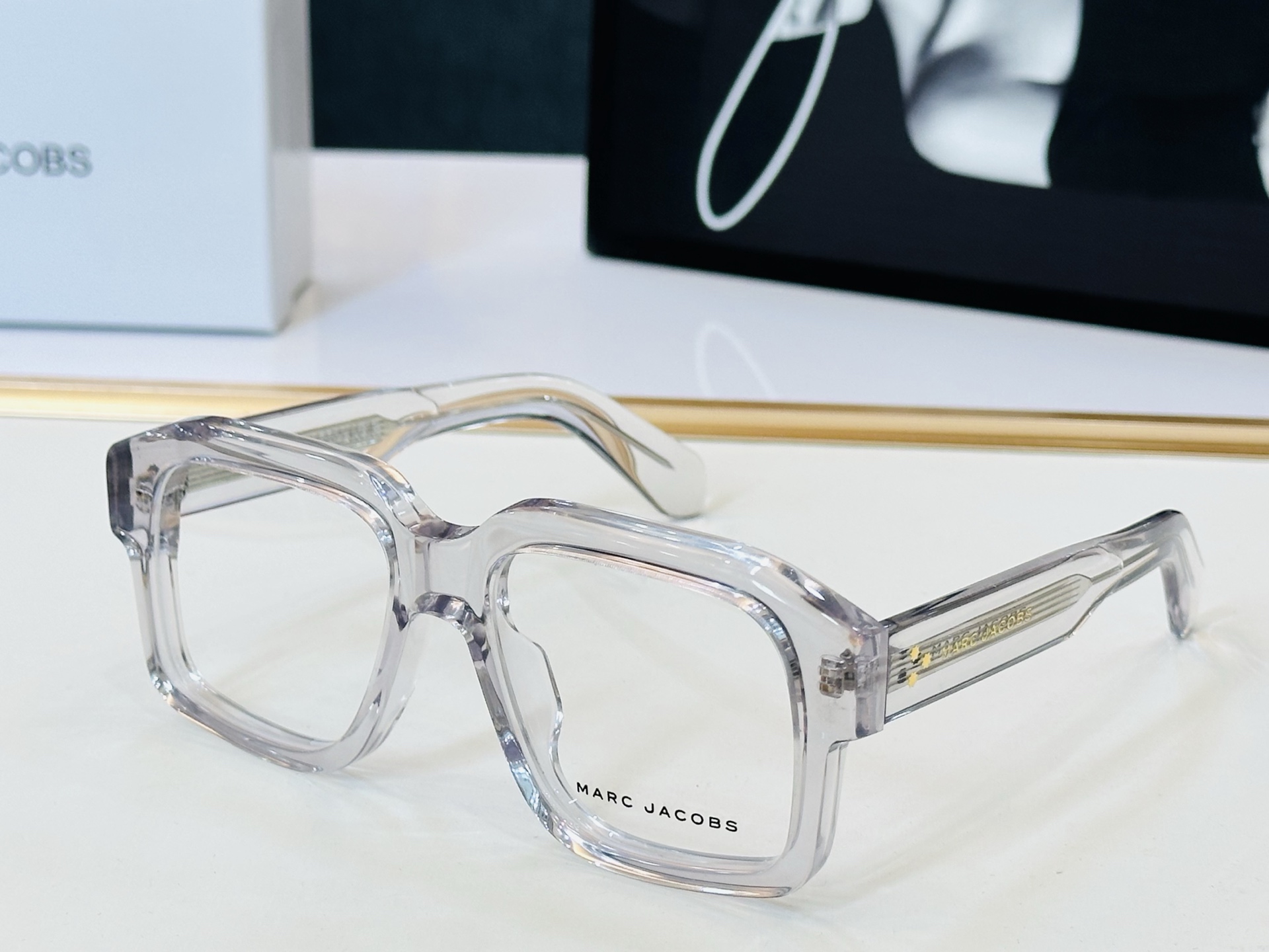 Marc jacobs 马杰家 MJ878  Size：54口20-145 采用今年流行的板材 Z完美设计 😍😍 配光镜