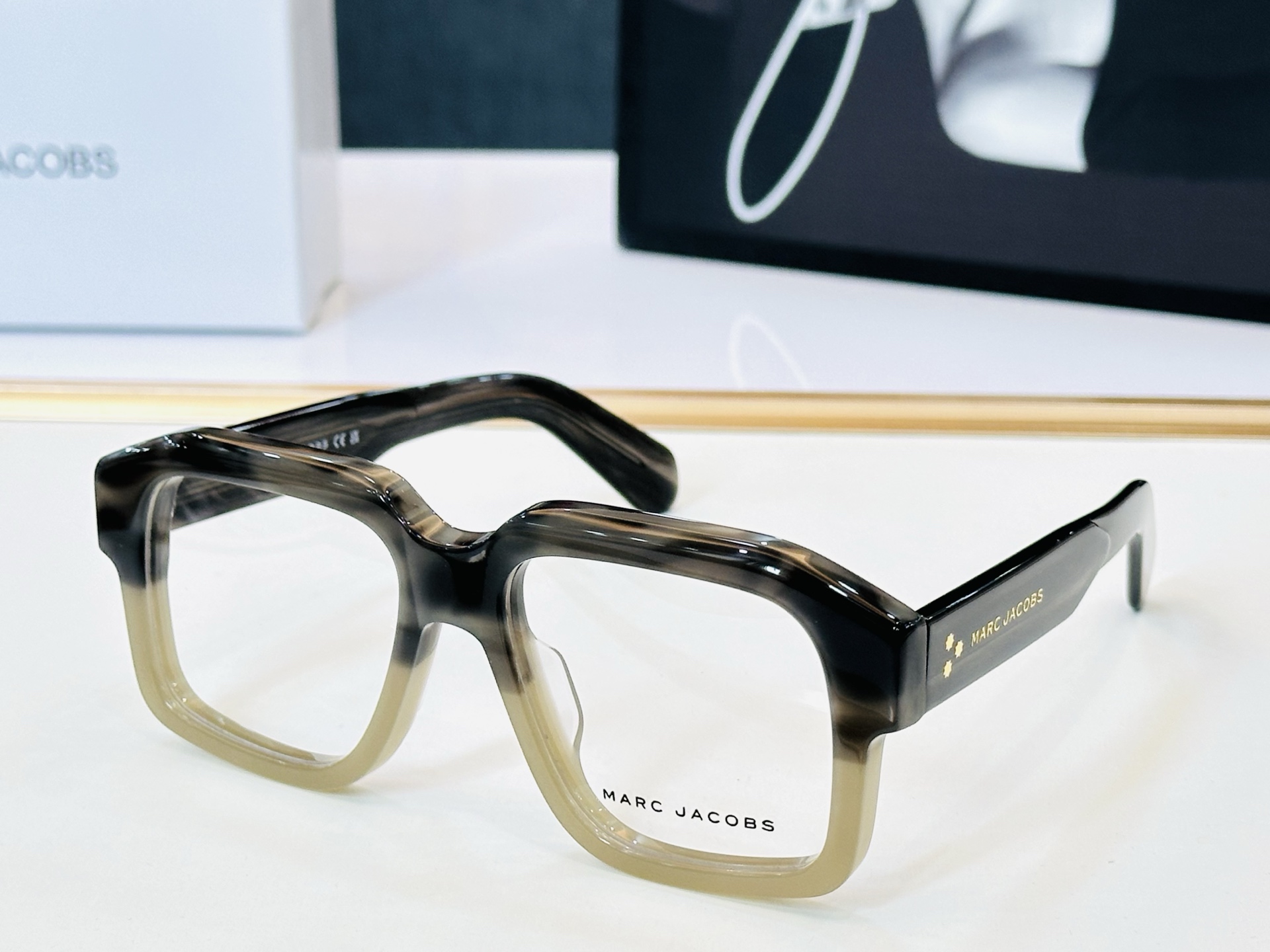 Marc jacobs 马杰家 MJ878  Size：54口20-145 采用今年流行的板材 Z完美设计 😍😍 配光镜