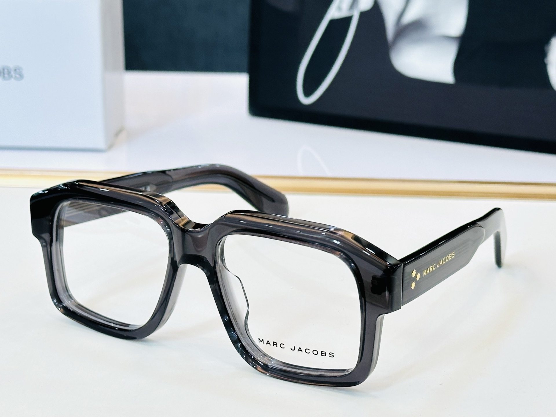 Marc jacobs 马杰家 MJ878  Size：54口20-145 采用今年流行的板材 Z完美设计 😍😍 配光镜