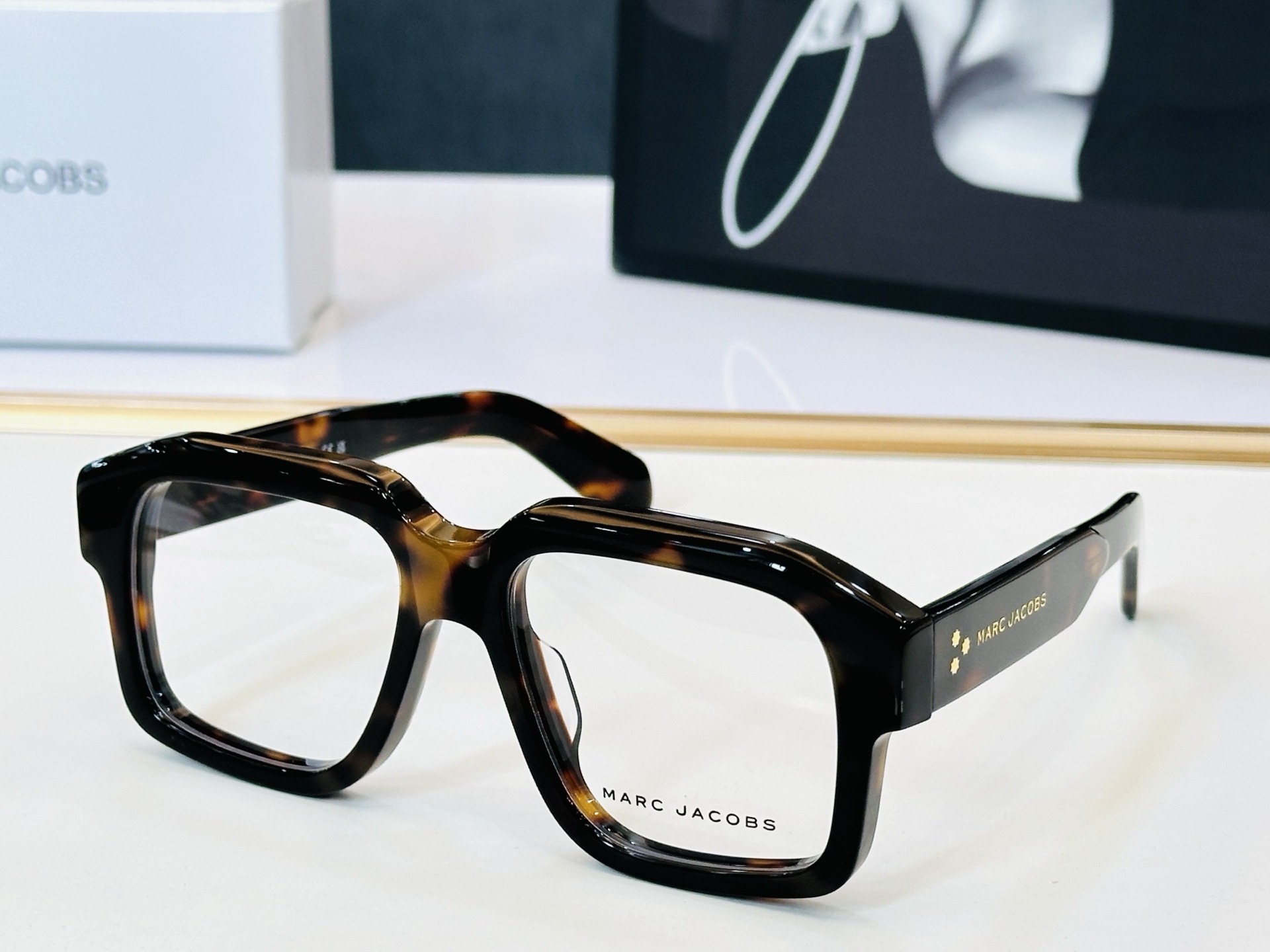 Marc jacobs 马杰家 MJ878  Size：54口20-145 采用今年流行的板材 Z完美设计 😍😍 配光镜