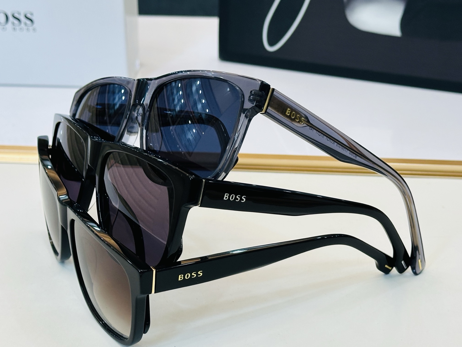 🆕 BOSS 1759/G/S Size：57口17-145 🕶🕶💋💋👣👣  高品质 不挑脸 经典不过时