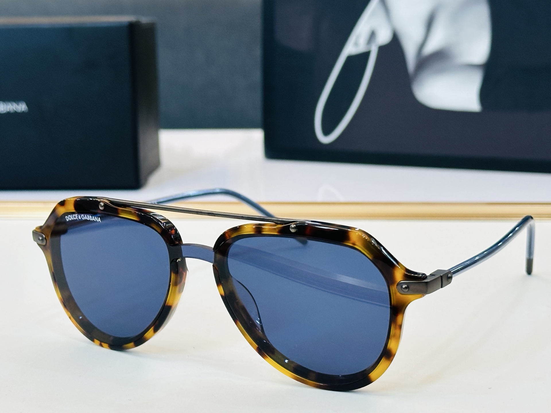 🆕 官网款 🔺DOLCE&GABBAN*🔻DG4330   Size：127-145 新颖独特🔝🔝L美艳