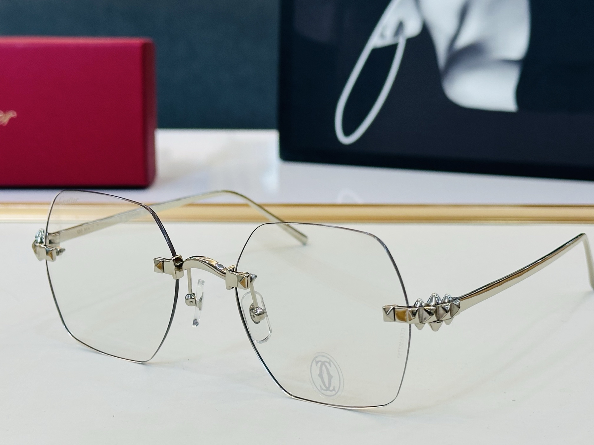 Cartie* 卡家 太阳镜 CT0646 O Size：54口19-135 电镀工艺精湛气质十足！一男