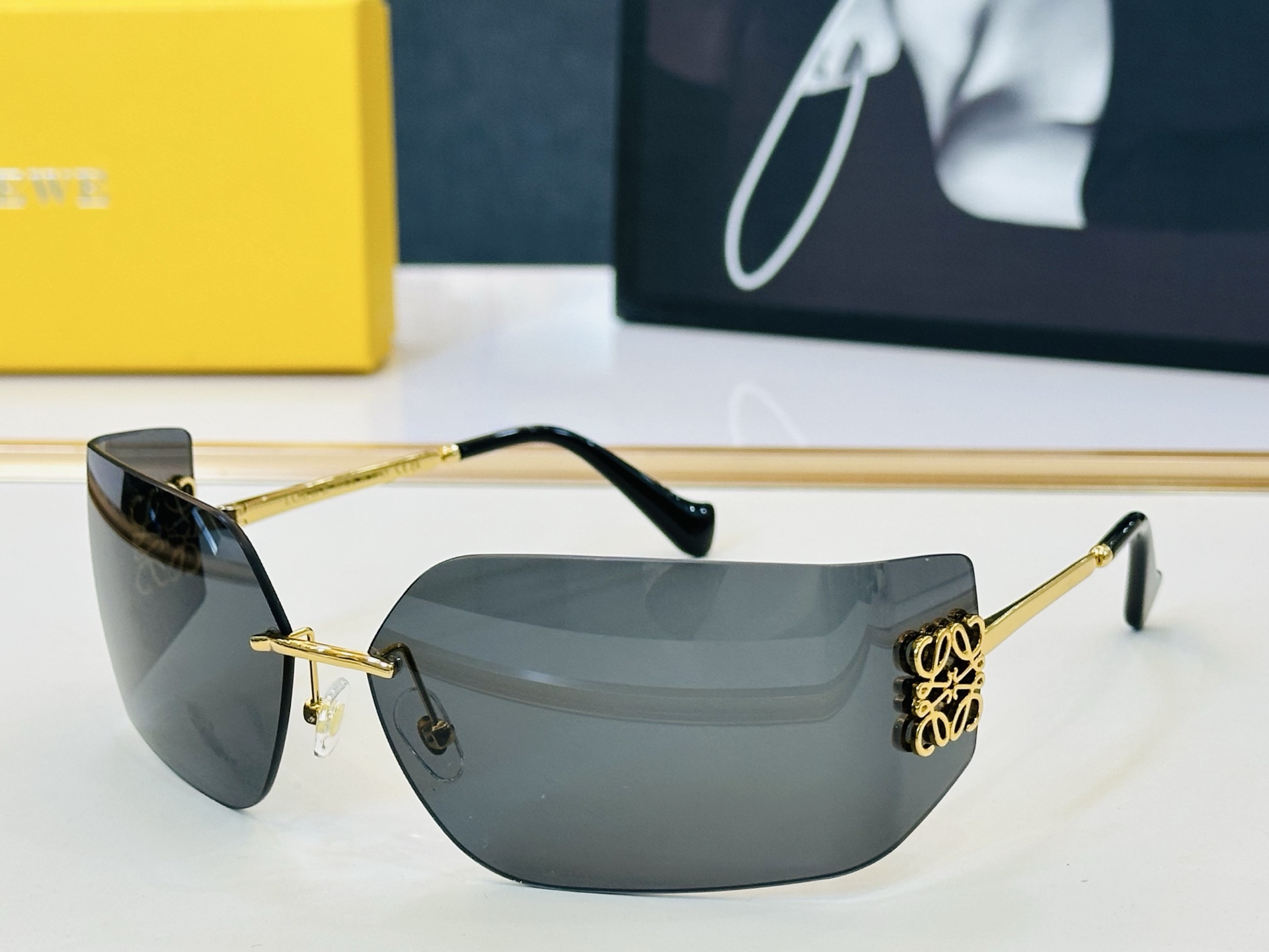 NO:825635,Luo Yiwei LW40 Size 66 mouth 15-115 is more beautiful in kind and available for sale now!  All details are shown in real photos. G is not available in stock. Smile] Glasses, sunglasses, sunglasses, glasses, loewe19860909罗意威 LW40 Size66口15-115 实物更美 现货发售！细节全部实拍展示 G现货不多 微笑] 眼镜墨镜太阳镜,眼镜,loewe,glasses