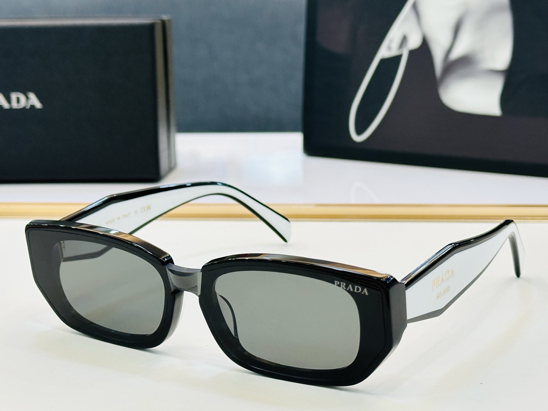 NO:825695,PRAD*Pujia PR2151S Size 53 mouth 20-145 glasses series are exquisitely made to highlight your unique personality. XL's latest hot style glasses, sunglasses, sunglasses, glasses, prada, prada19860909PRAD*普家 PR2151S Size53口20-145眼镜系列堪称精湛制作 彰显独特个 XL最新推出火爆款 眼镜墨镜太阳镜,眼镜,prada,prada,glasses