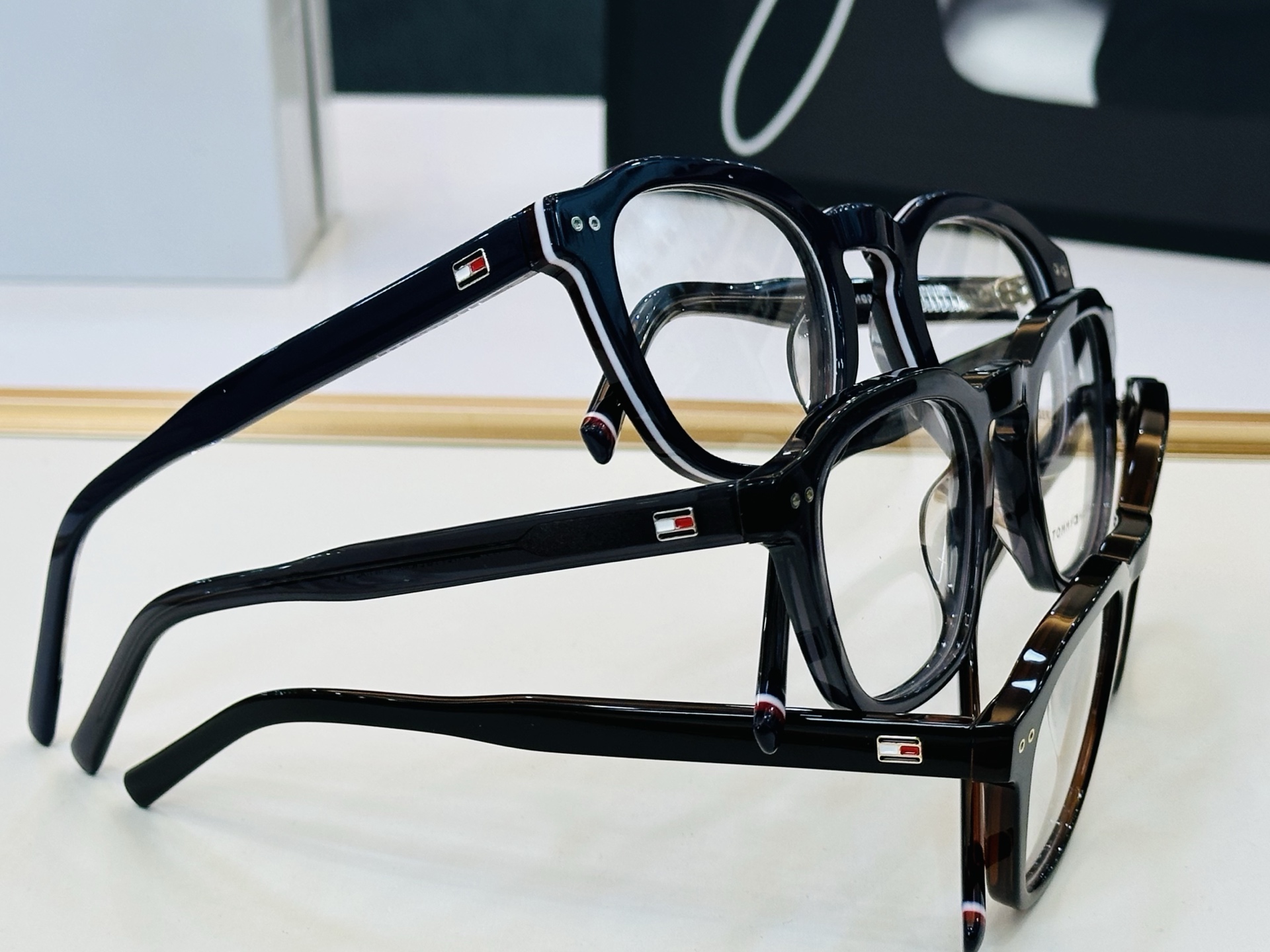 官网同步发售TOMMY HILFIGER 板材框 TH2185  SIZE：51口22-145 H简单大气 配光镜 