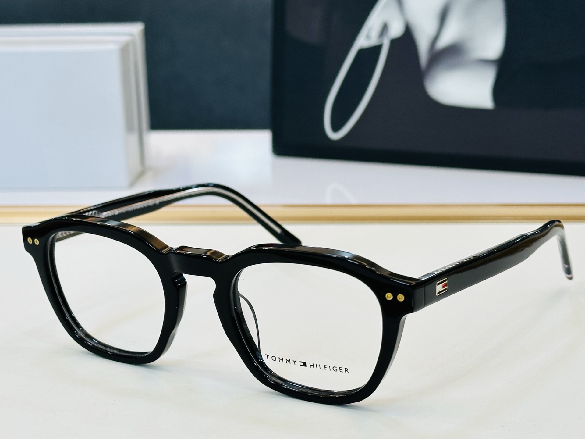 NO:825719,The official website is simultaneously selling TOMMY HILFIGER plate frame TH2185 SIZE51 mouth 22-145 H simple and atmospheric light-matching glasses, glasses, sunglasses, sunglasses, glasses, tom ford19860909官网同步发售TOMMY HILFIGER 板材框 TH2185 SIZE51口22-145 H简单大气 配光镜 眼镜墨镜太阳镜,眼镜,tom ford,glasses