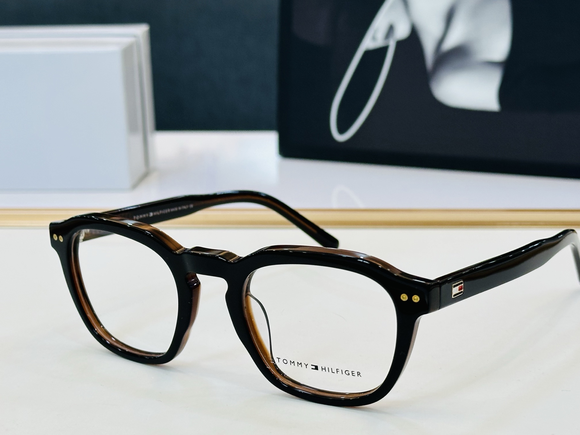 官网同步发售TOMMY HILFIGER 板材框 TH2185  SIZE：51口22-145 H简单大气 配光镜 