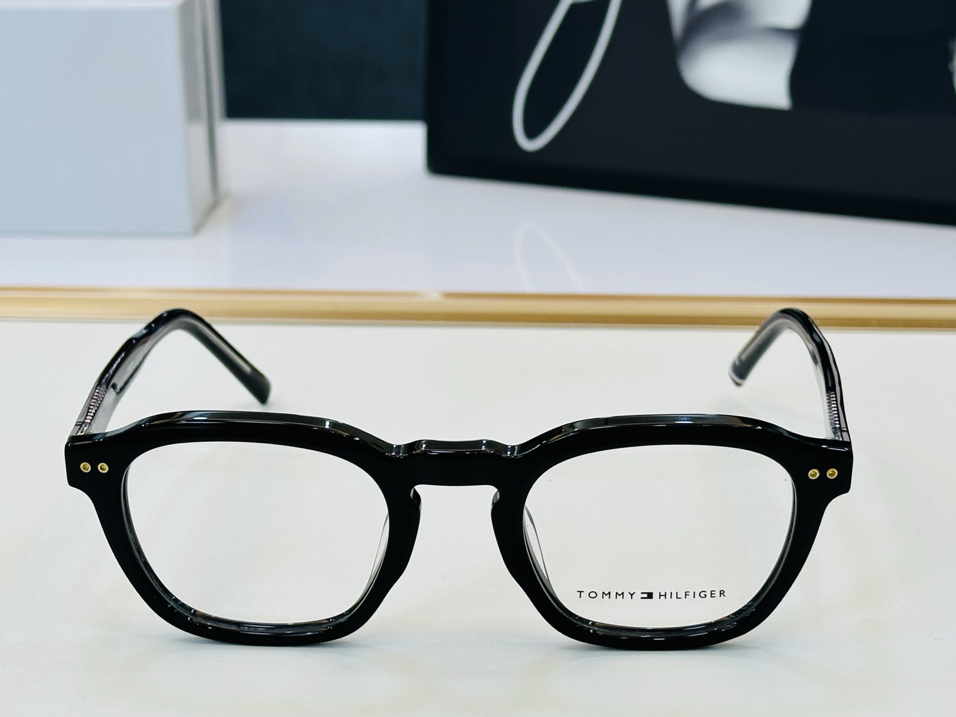 官网同步发售TOMMY HILFIGER 板材框 TH2185  SIZE：51口22-145 H简单大气 配光镜 