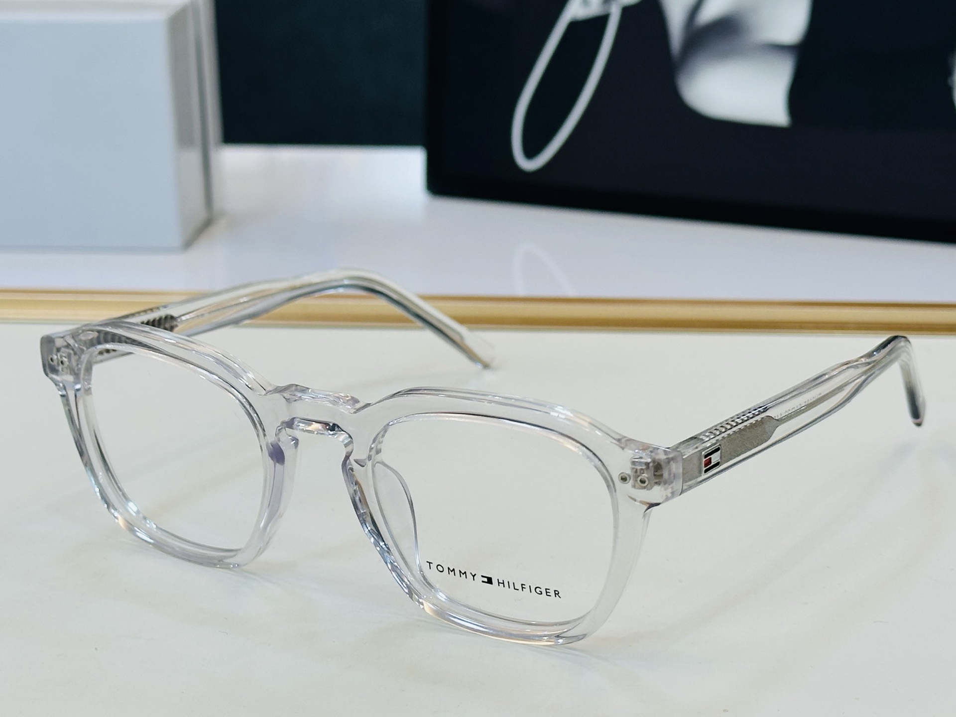 官网同步发售TOMMY HILFIGER 板材框 TH2185  SIZE：51口22-145 H简单大气 配光镜 