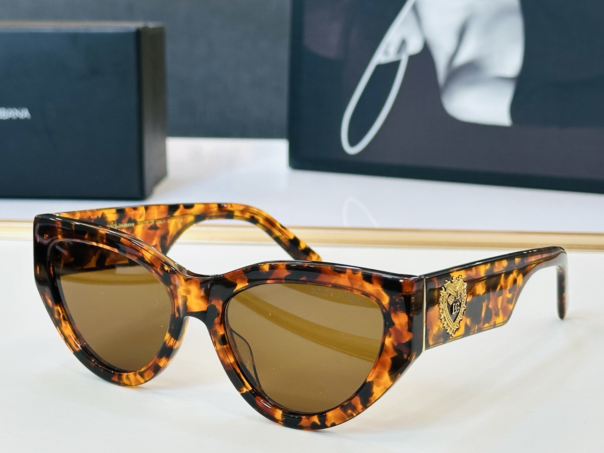 🆕 官网款 🔺DOLCE&GABBAN*🔻DG2211   Size：56口19-145 新颖独特🔝🔝b
