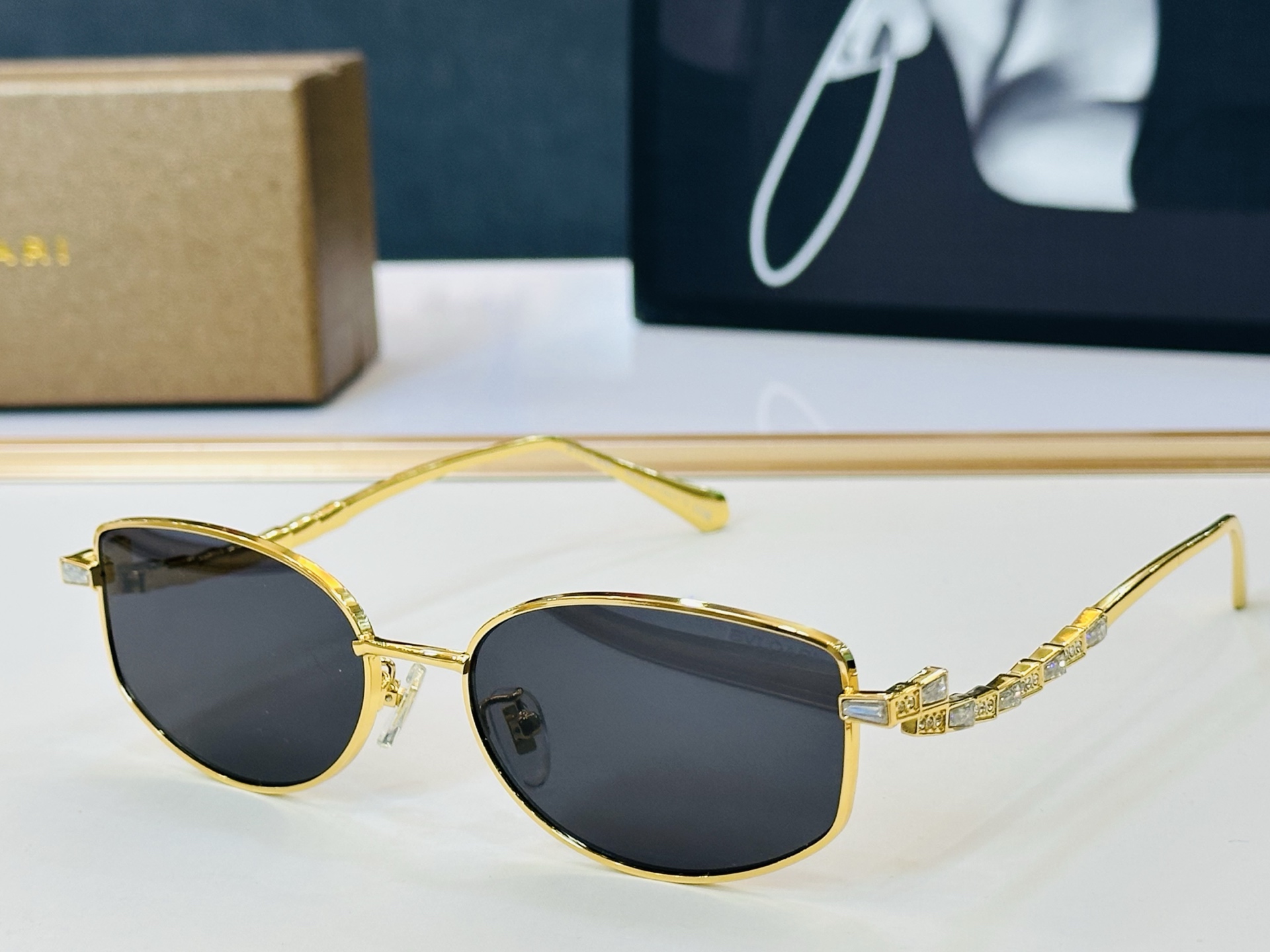 NO:825744,The model is also sold on the official website. Baogejia BV1803LU Size 56 mouth 17-142. Definitely buy it. The quality is perfect. b. Essential for going out. Glasses, sunglasses, sunglasses, glasses, bottega veneta19860909款 官网同售 宝格家 BV1803LU Size 56口17-142 绝对要买品质非常完美 b出街必备 眼镜墨镜太阳镜,眼镜,bottega veneta,glasses