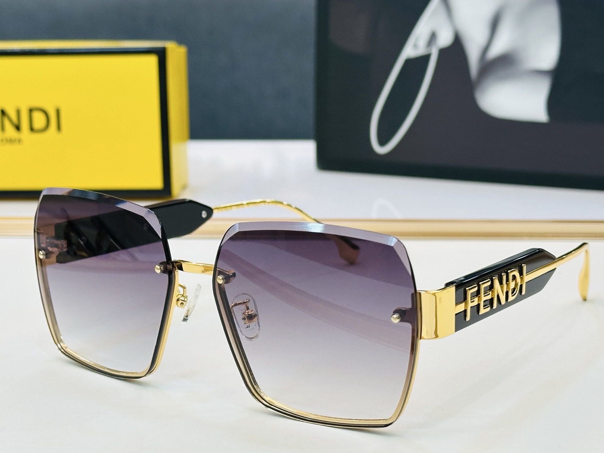 官网款 FenD* 芬家 原单时尚拉风太阳镜 FE40154  Size：62口16-145  最好搭配