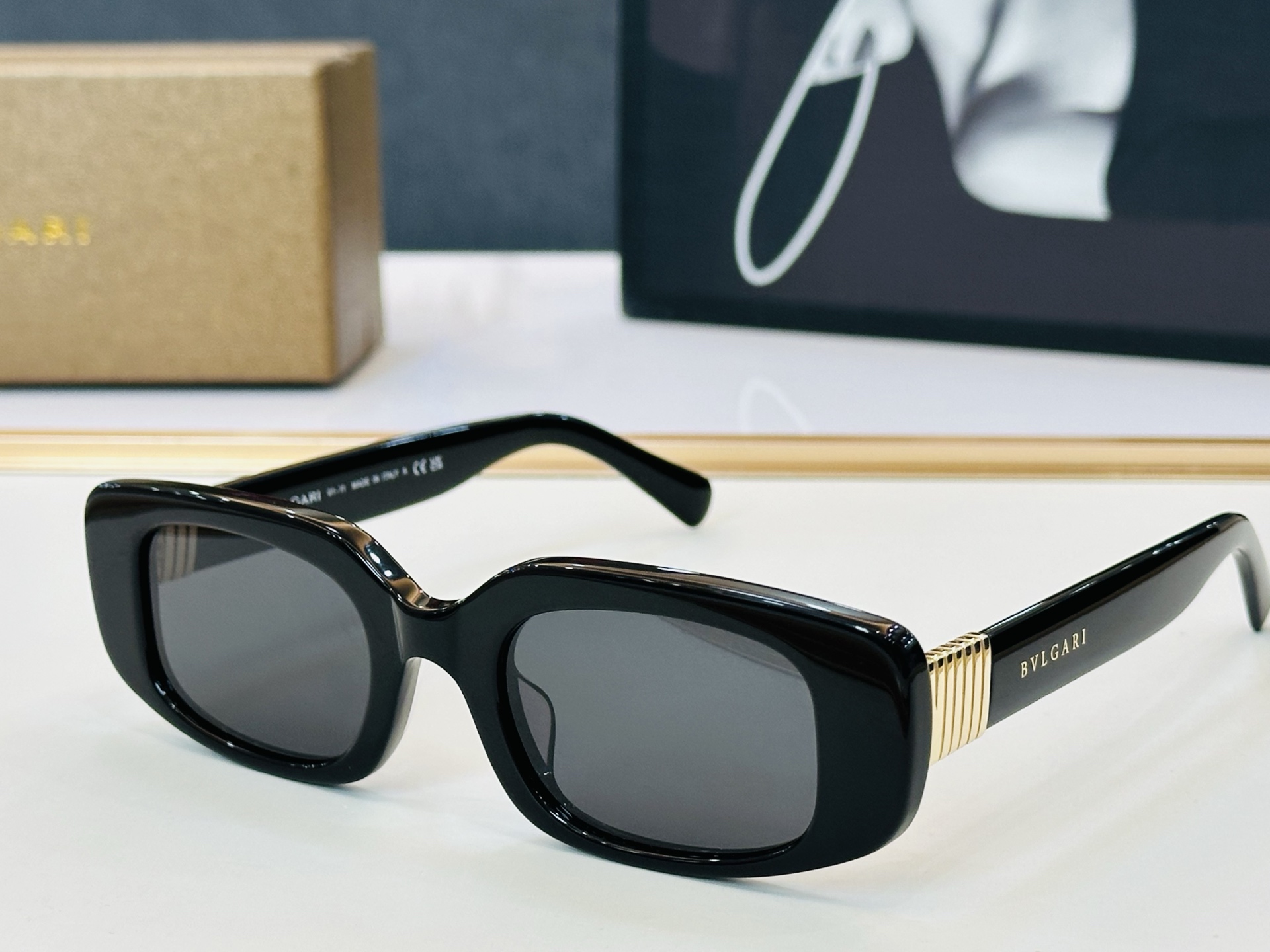 NO:825822,The model is also sold on the official website. Baogejia BV40084 Size 49 and 22 - Definitely must buy. The quality is perfect. C must-have for going out. Glasses, sunglasses, sunglasses, glasses, bottega veneta19860909款 官网同售 宝格家 BV40084 Size 49口22- 绝对要买品质非常完美 C出街必备 眼镜墨镜太阳镜,眼镜,bottega veneta,glasses