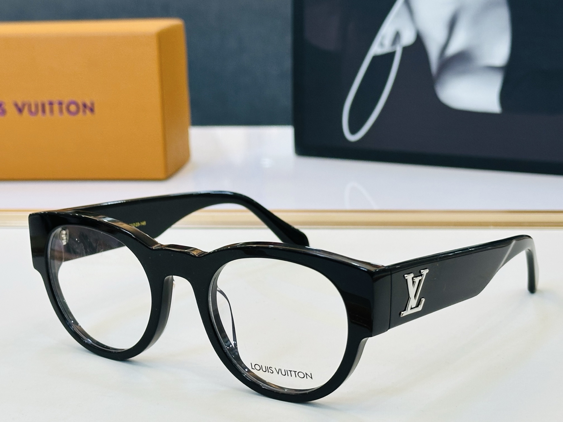 NO:825835,Louis Vuitton Z3067W Size 51 Mouth 23-145 Vibrant Show your unique personality and show your grandeur C high quality glasses, sunglasses, sunglasses, glasses, louis vuitton19860909路易家 Z3067W Size51口23-145 充满活力的 展现独特个性展现大气的你 C高品质 眼镜墨镜太阳镜,眼镜,louis vuitton,glasses