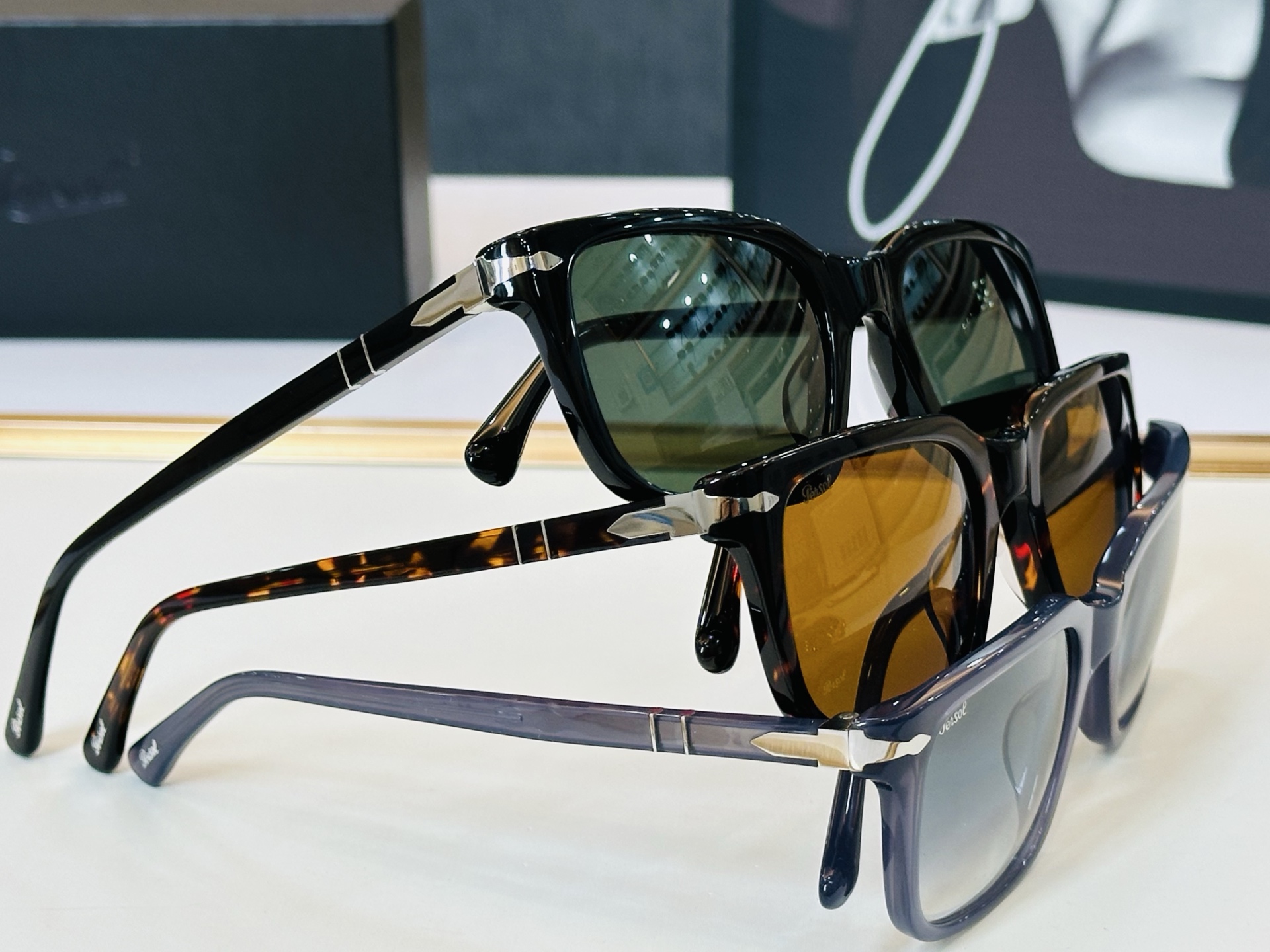 Persol❤️🔺MODEL：PO3272-S ❤️SIZE：53口20-145 板材框 L太阳镜