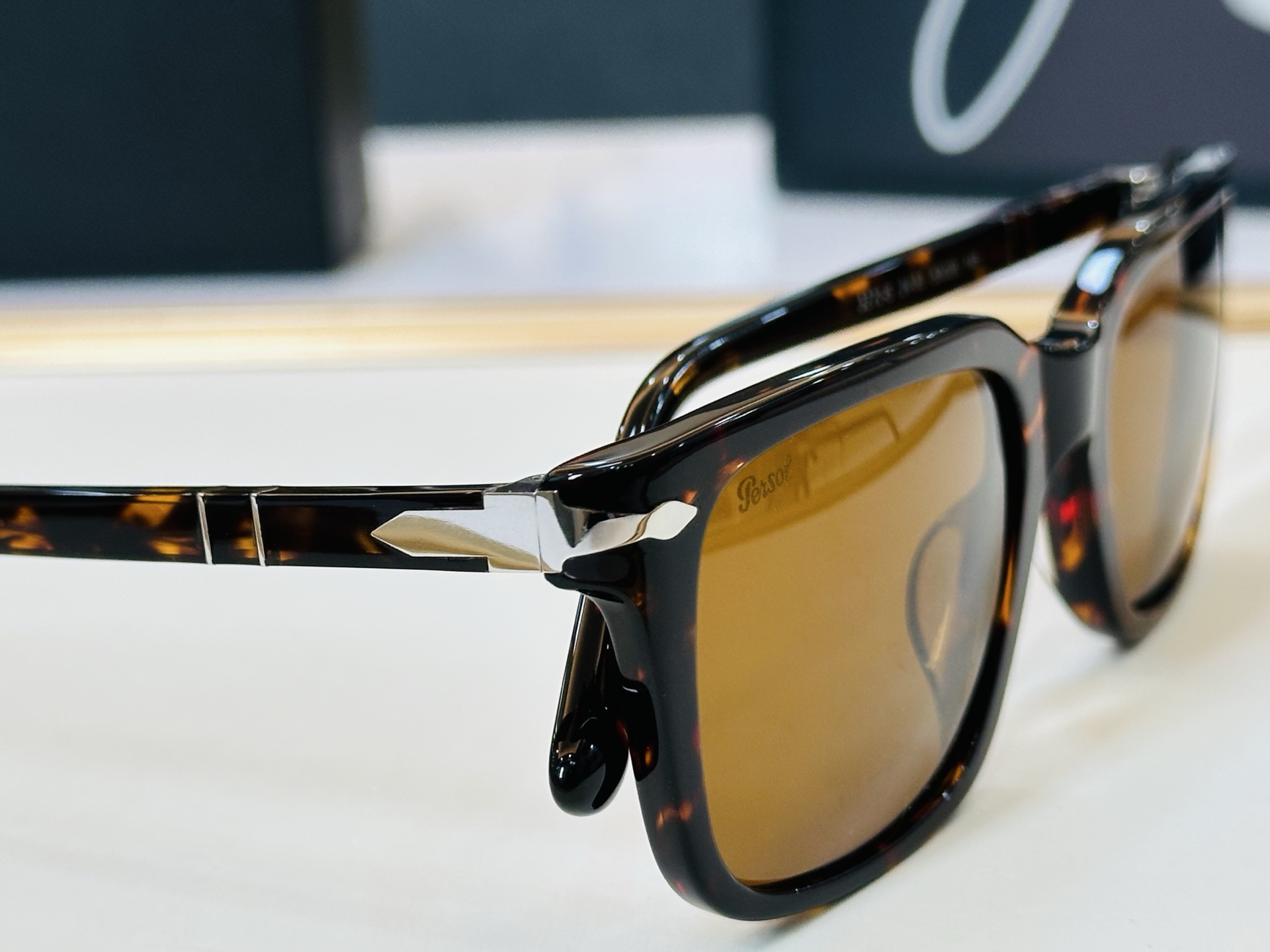 Persol❤️🔺MODEL：PO3272-S ❤️SIZE：53口20-145 板材框 L太阳镜