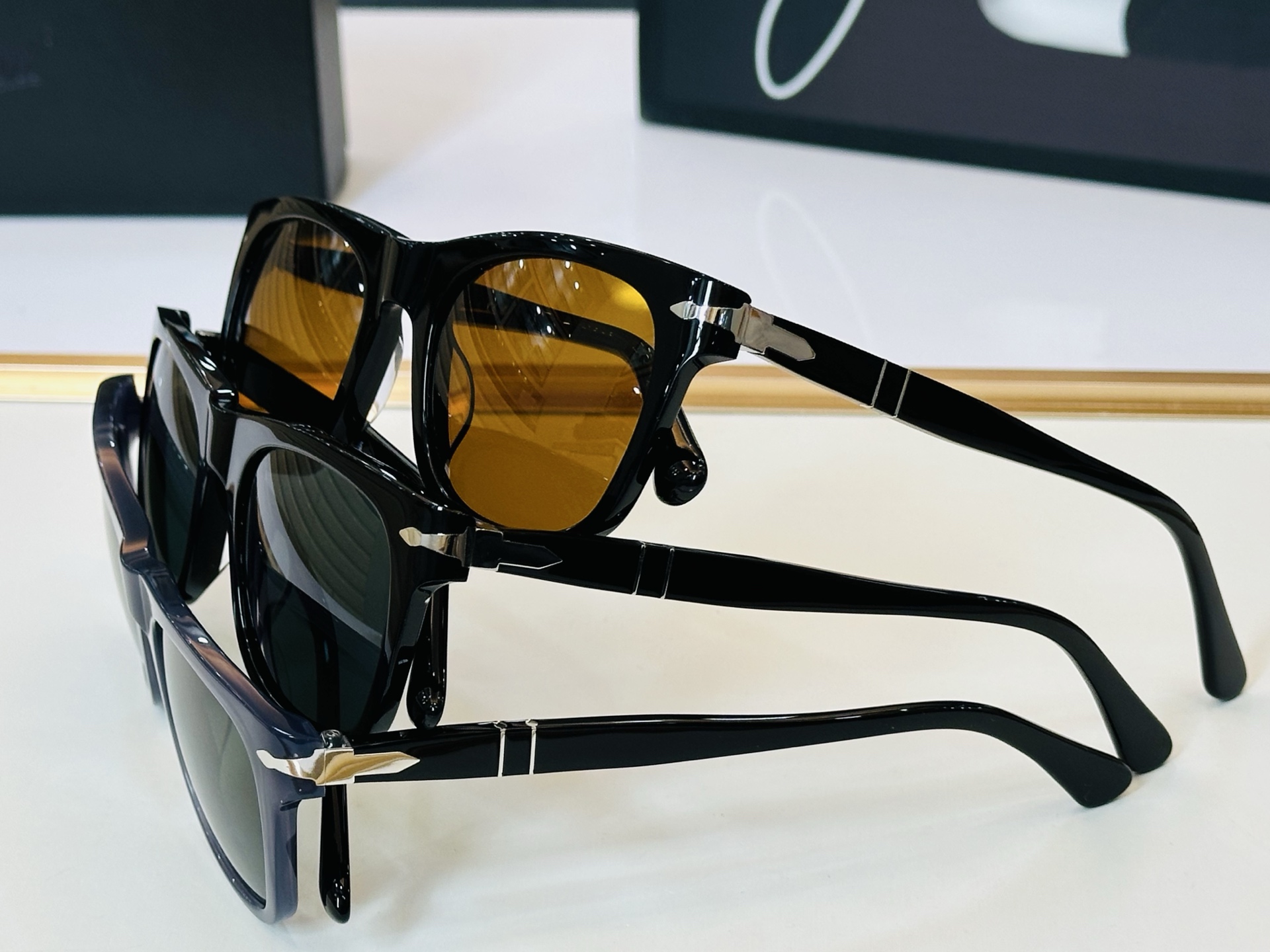 Persol❤️🔺MODEL：PO3269-S ❤️SIZE：52口20-145 板材框 L太阳镜