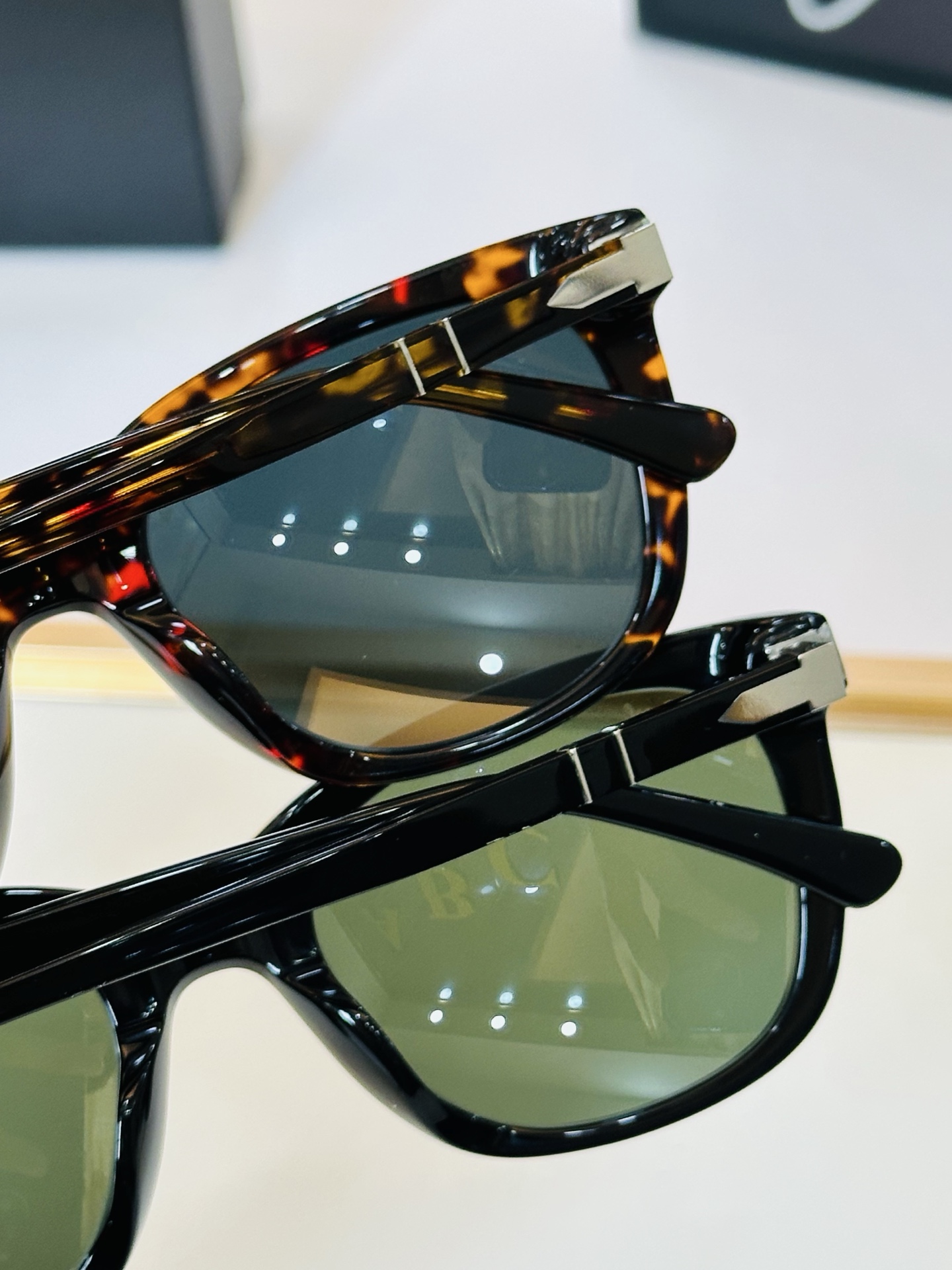 Persol❤️🔺MODEL：PO3372-S ❤️SIZE：53口21-145 板材框 L太阳镜
