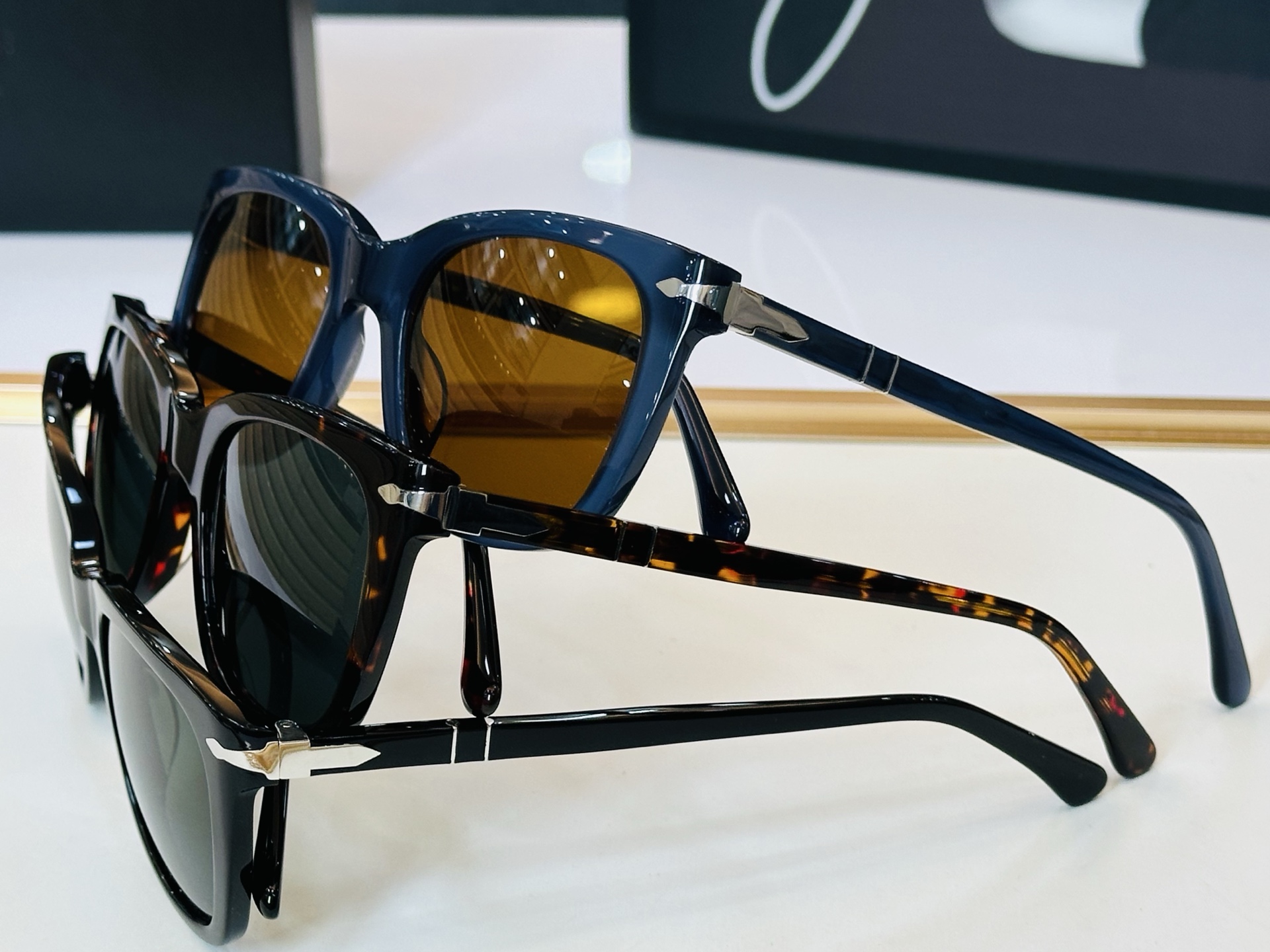 Persol❤️🔺MODEL：PO3372-S ❤️SIZE：53口21-145 板材框 L太阳镜