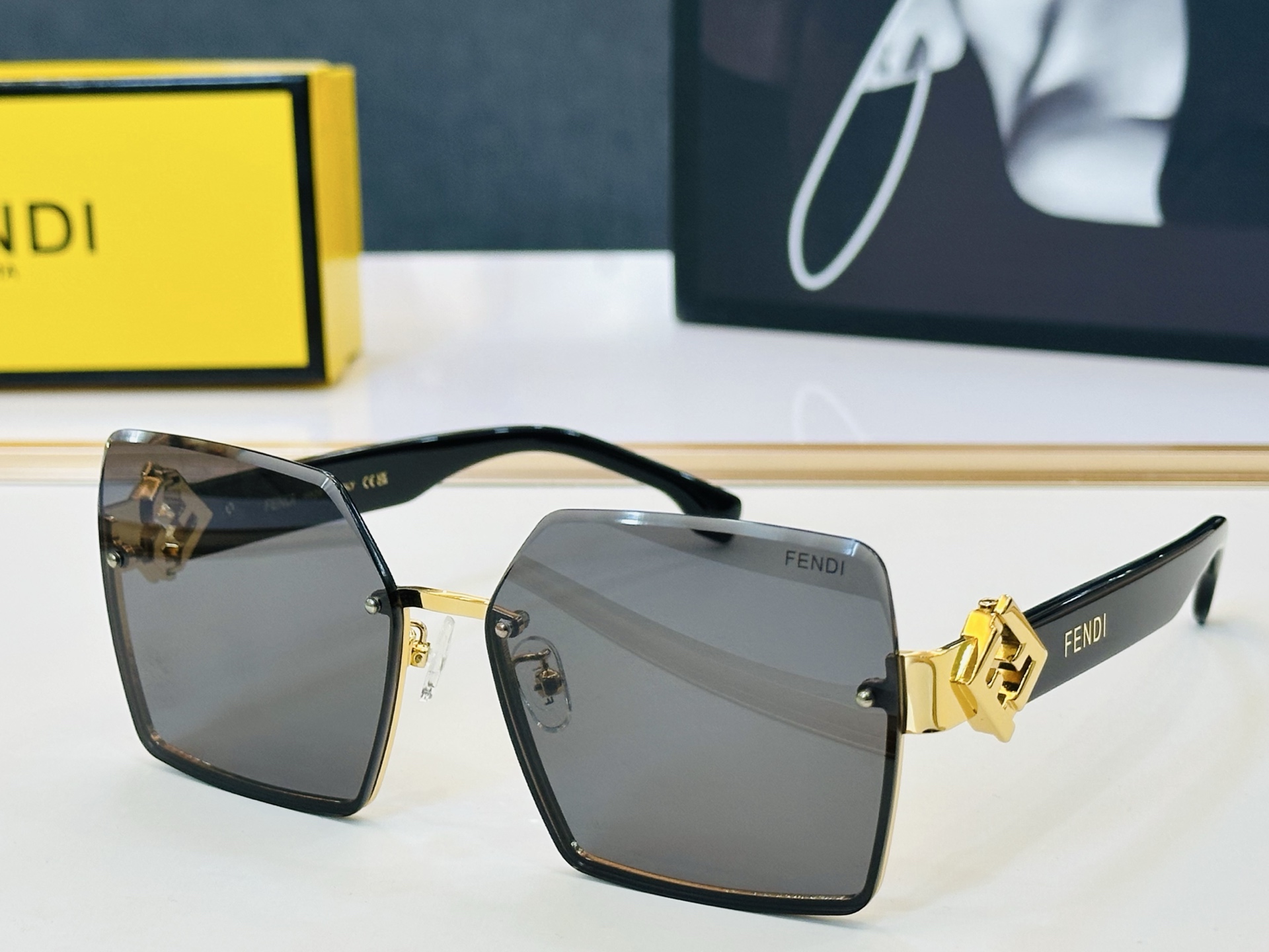 NO:825876,Official website FenD* Fenjia original fashionable style sunglasses FE40151I Size 62 mouth 16 - best matched with G glasses, sunglasses, sunglasses, glasses, fendi, fendi19860909官网款 FenD* 芬家 原单时尚拉风太阳镜 FE40151I Size62口16- 最好搭配 G 眼镜墨镜太阳镜,眼镜,fendi,fendi,glasses