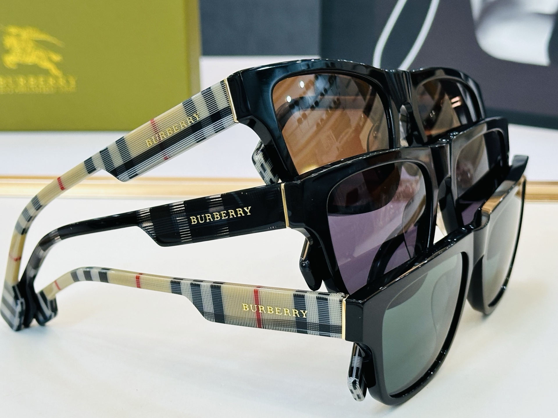 新款 BURBERR*🔻巴家 BE4293  百搭镜架Size：56口17-145  高品质 到货 🌲🌲