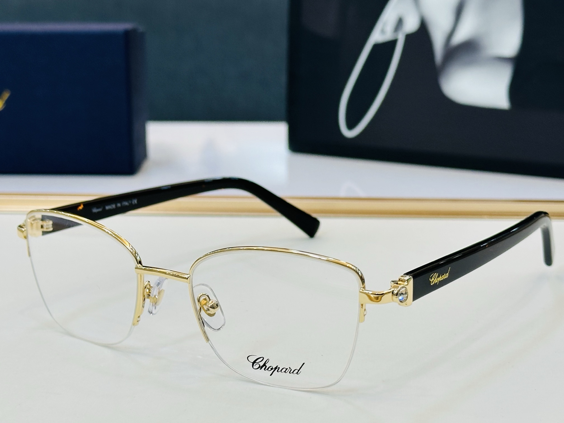原版 ChoPard肖邦 MODEL: VCHL76J Size：52口19-140 以现代时尚的设计风