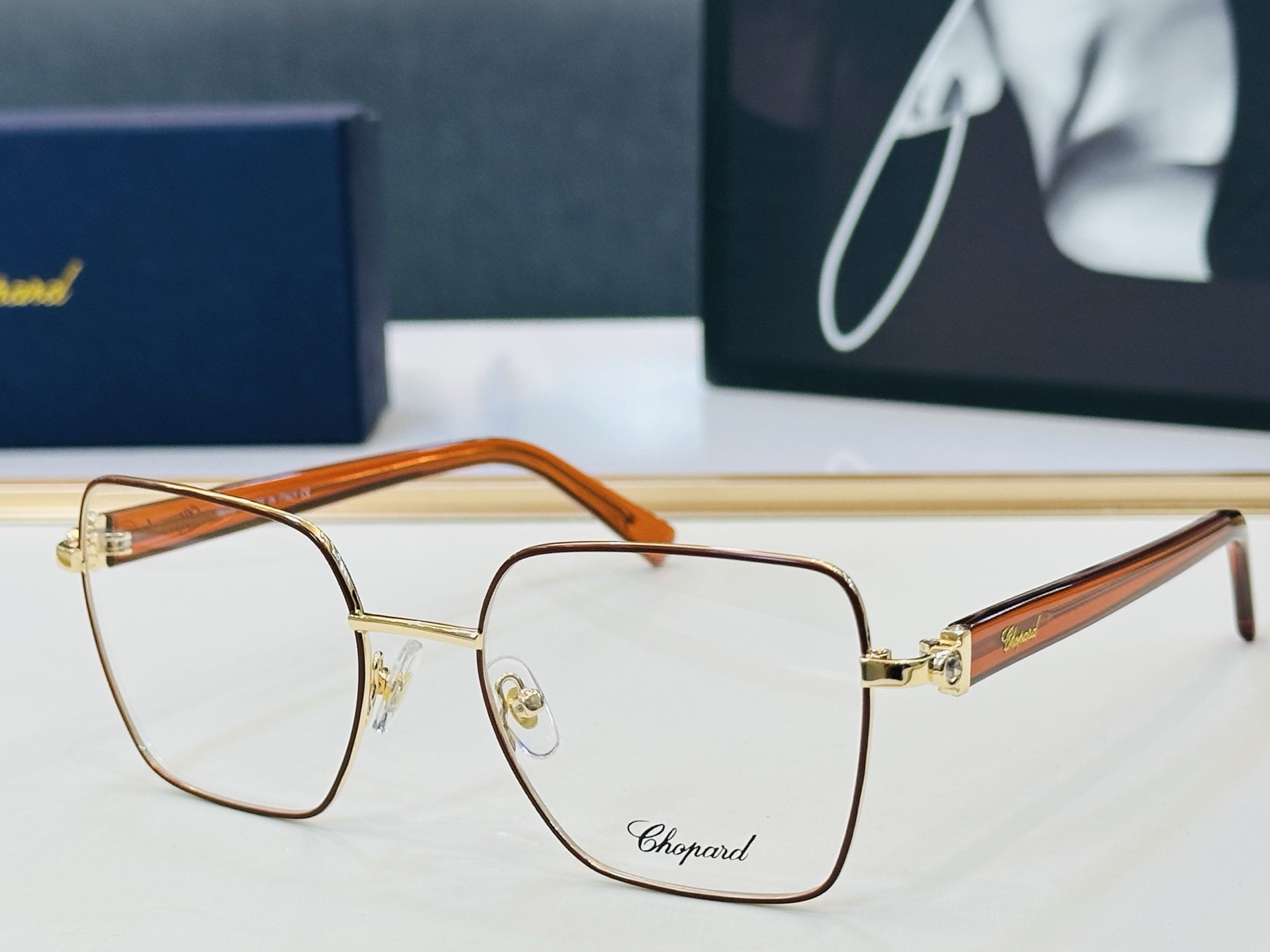 原版 ChoPard肖邦 MODEL: VCHL78J Size：53口19-140 以现代时尚的设计风