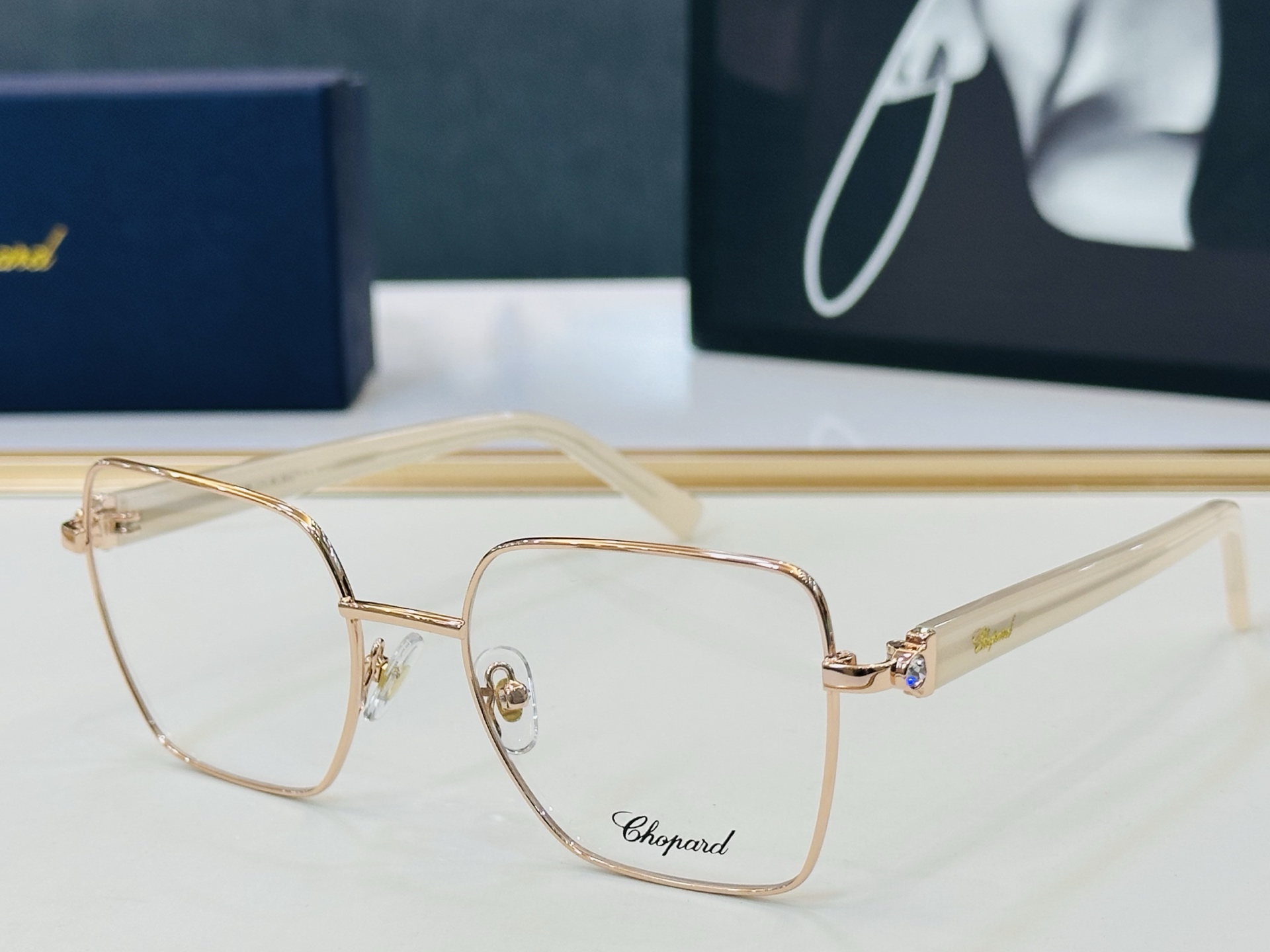 原版 ChoPard肖邦 MODEL: VCHL78J Size：53口19-140 以现代时尚的设计风
