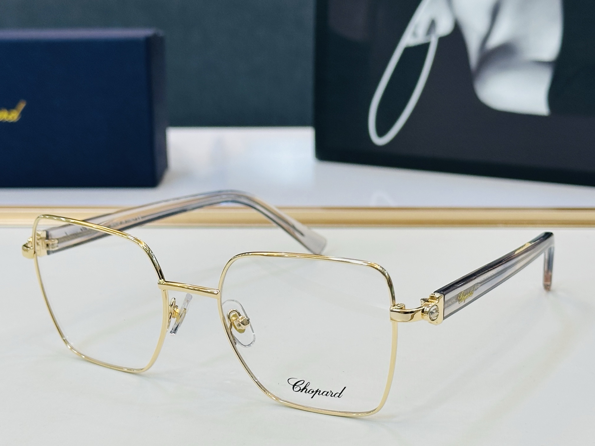 原版 ChoPard肖邦 MODEL: VCHL78J Size：53口19-140 以现代时尚的设计风