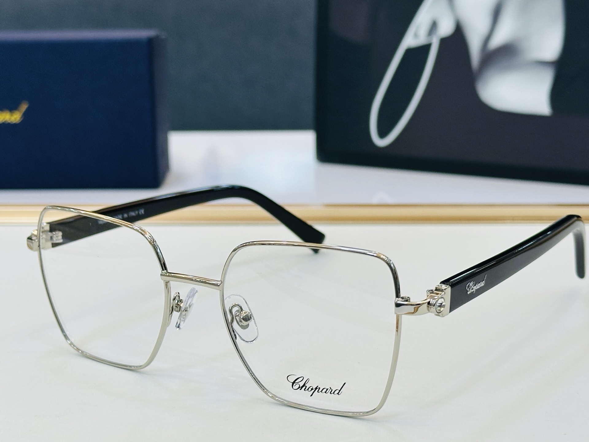 原版 ChoPard肖邦 MODEL: VCHL78J Size：53口19-140 以现代时尚的设计风