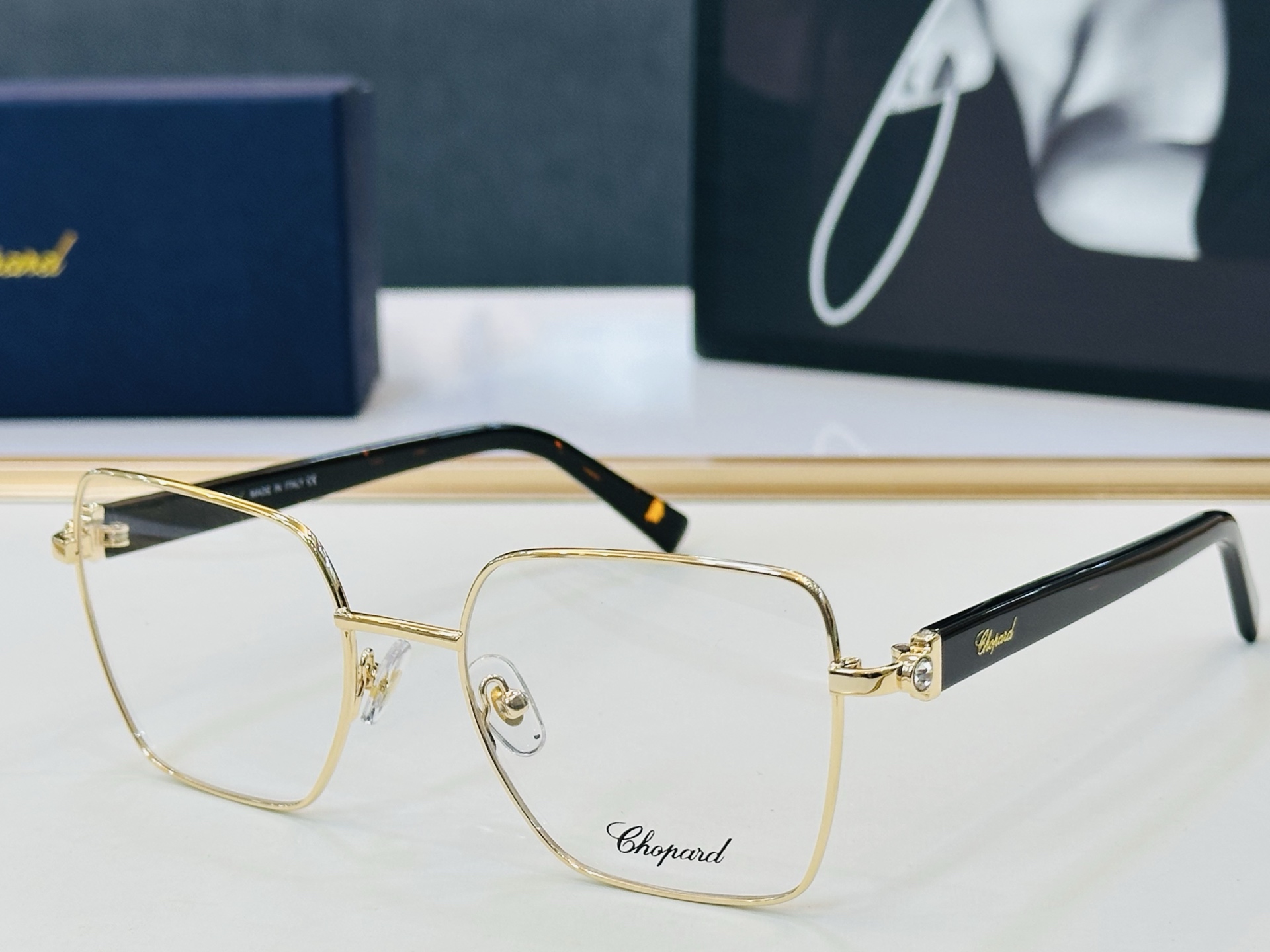 原版 ChoPard肖邦 MODEL: VCHL78J Size：53口19-140 以现代时尚的设计风