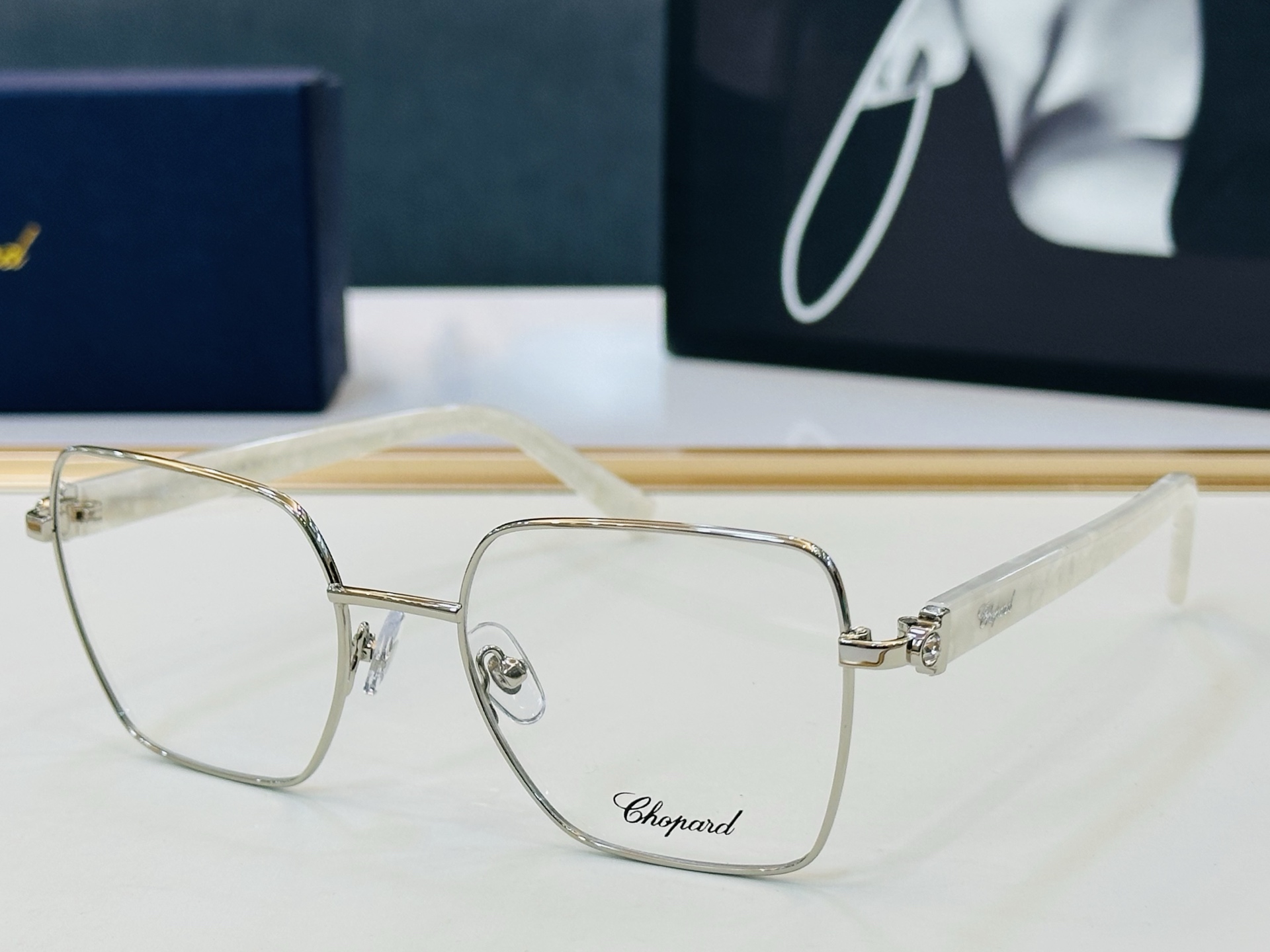 原版 ChoPard肖邦 MODEL: VCHL78J Size：53口19-140 以现代时尚的设计风