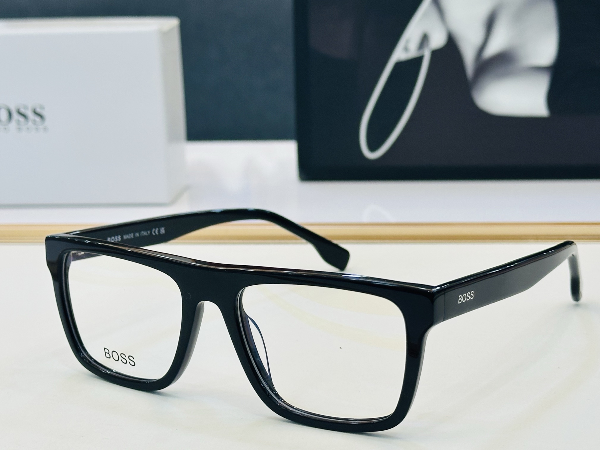 🆕 BOSS 1652 Size：54口18-145   🕶🕶💋💋👣👣  不挑脸 🍁经典不过时框型 L品
