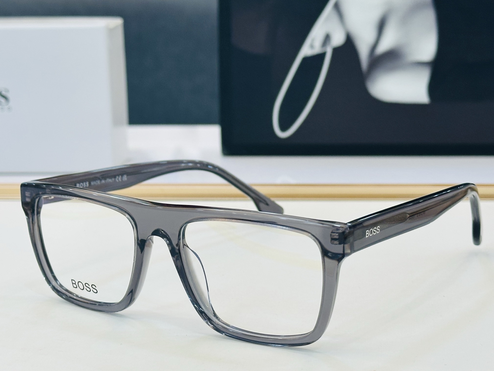 🆕 BOSS 1652 Size：54口18-145   🕶🕶💋💋👣👣  不挑脸 🍁经典不过时框型 L品