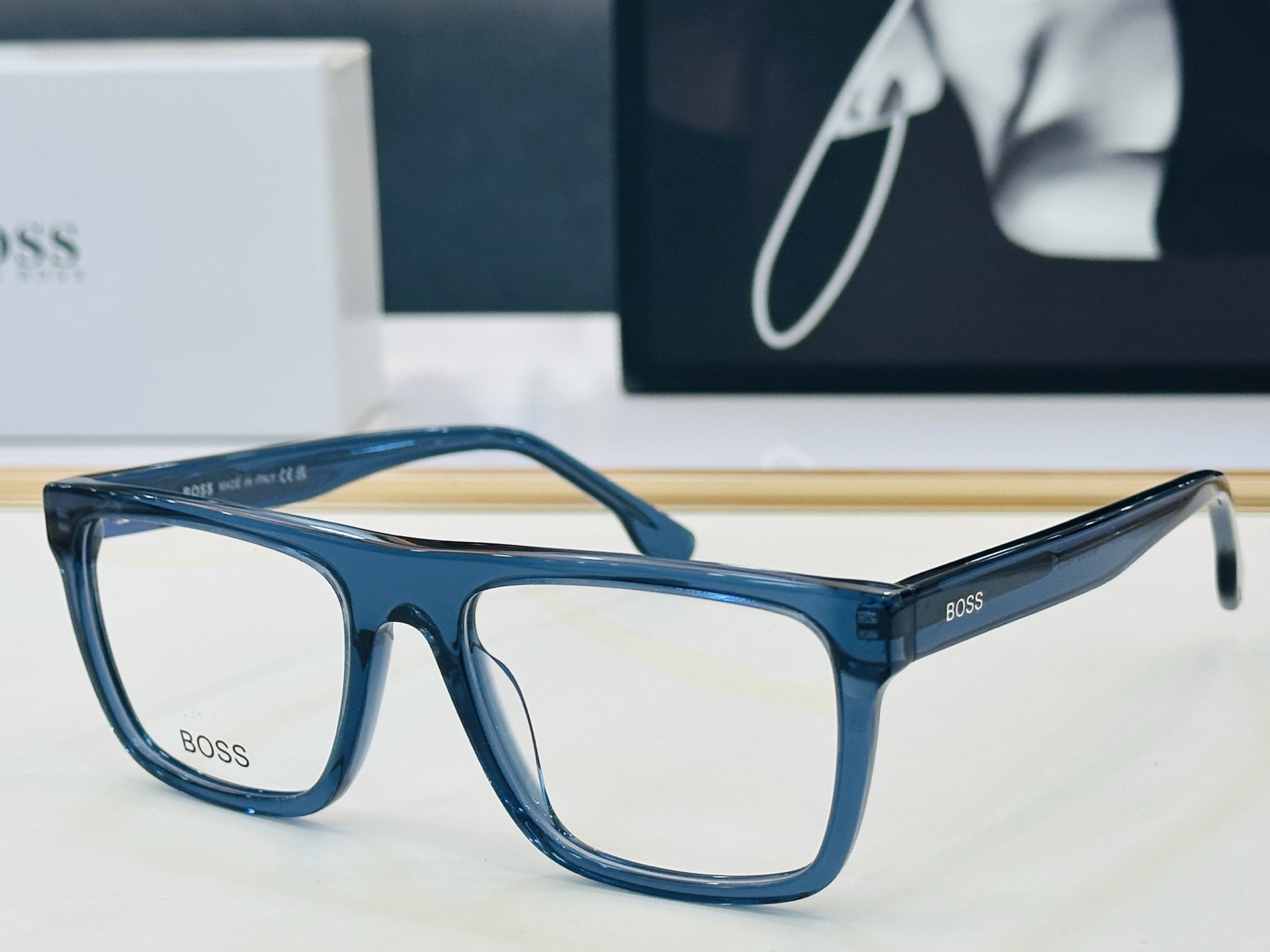 🆕 BOSS 1652 Size：54口18-145   🕶🕶💋💋👣👣  不挑脸 🍁经典不过时框型 L品
