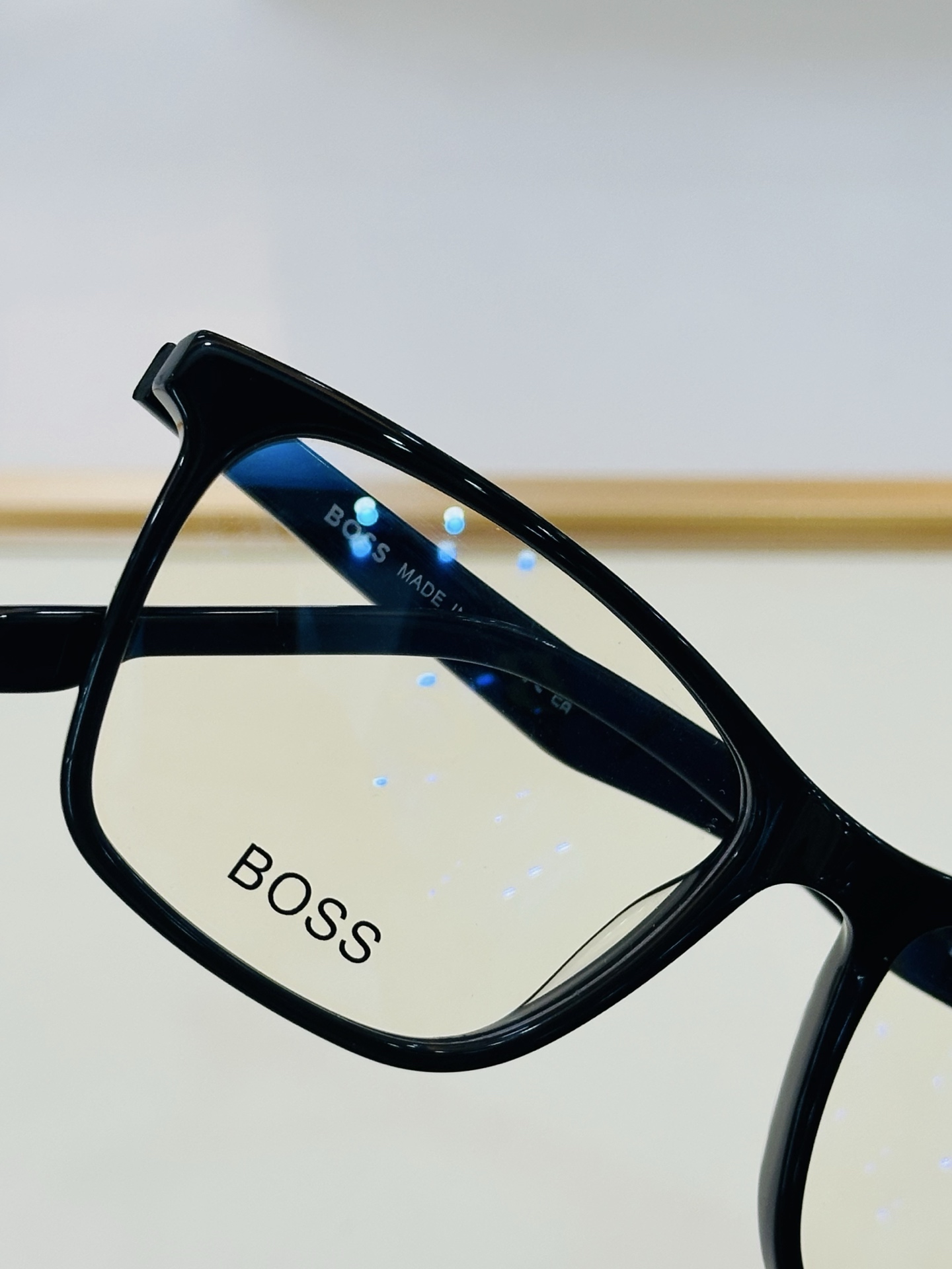 🆕 BOSS 1582 Size：56口16-145   🕶🕶💋💋👣👣  不挑脸 🍁经典不过时框型 L品