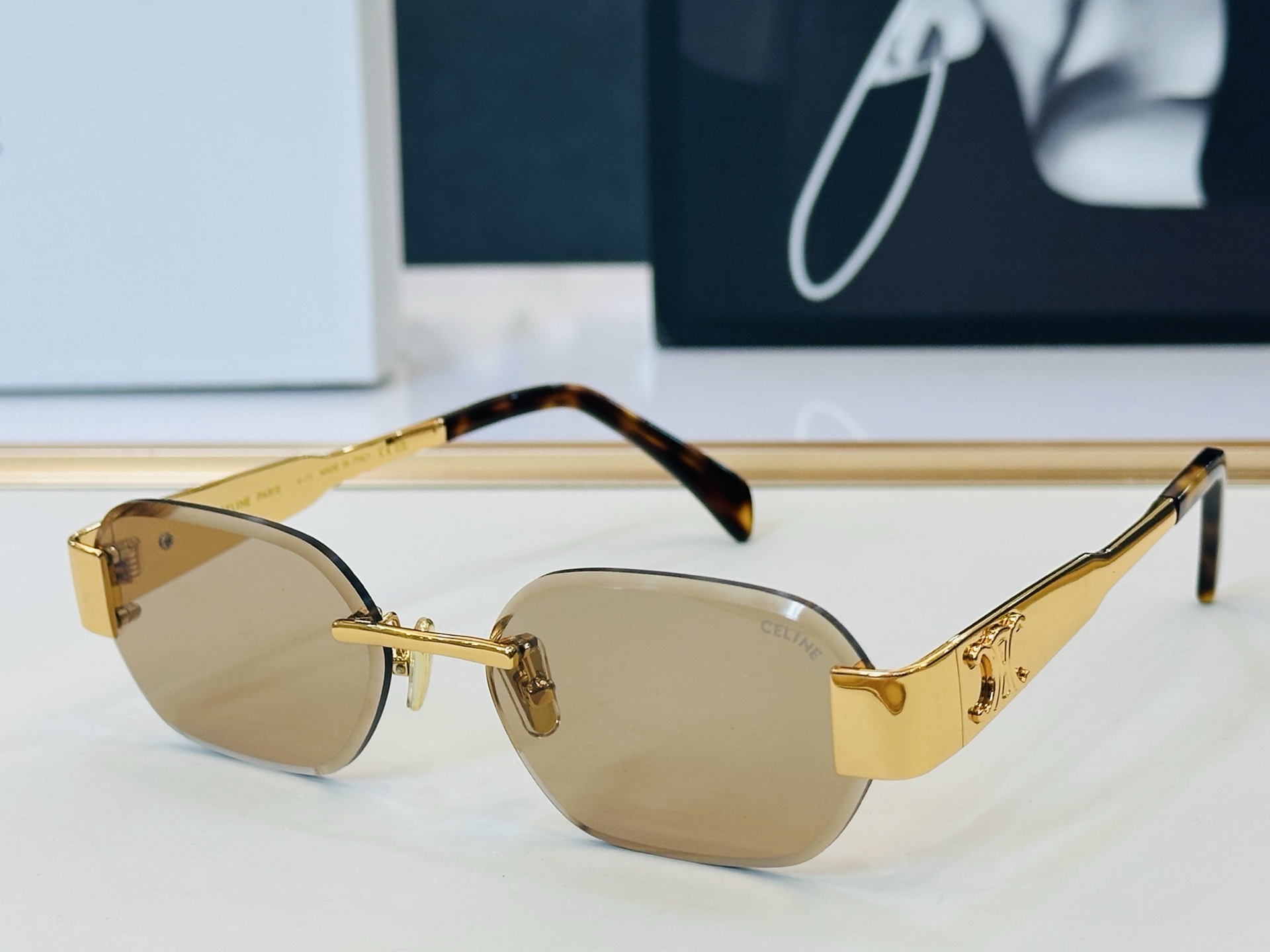 【CELINE】赛琳 CL42120U Size：57口17-142     一直热销的款式 欧美风 X