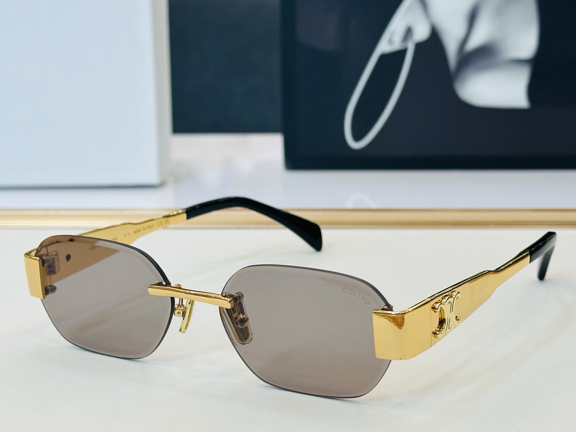 【CELINE】赛琳 CL42120U Size：57口17-142     一直热销的款式 欧美风 X