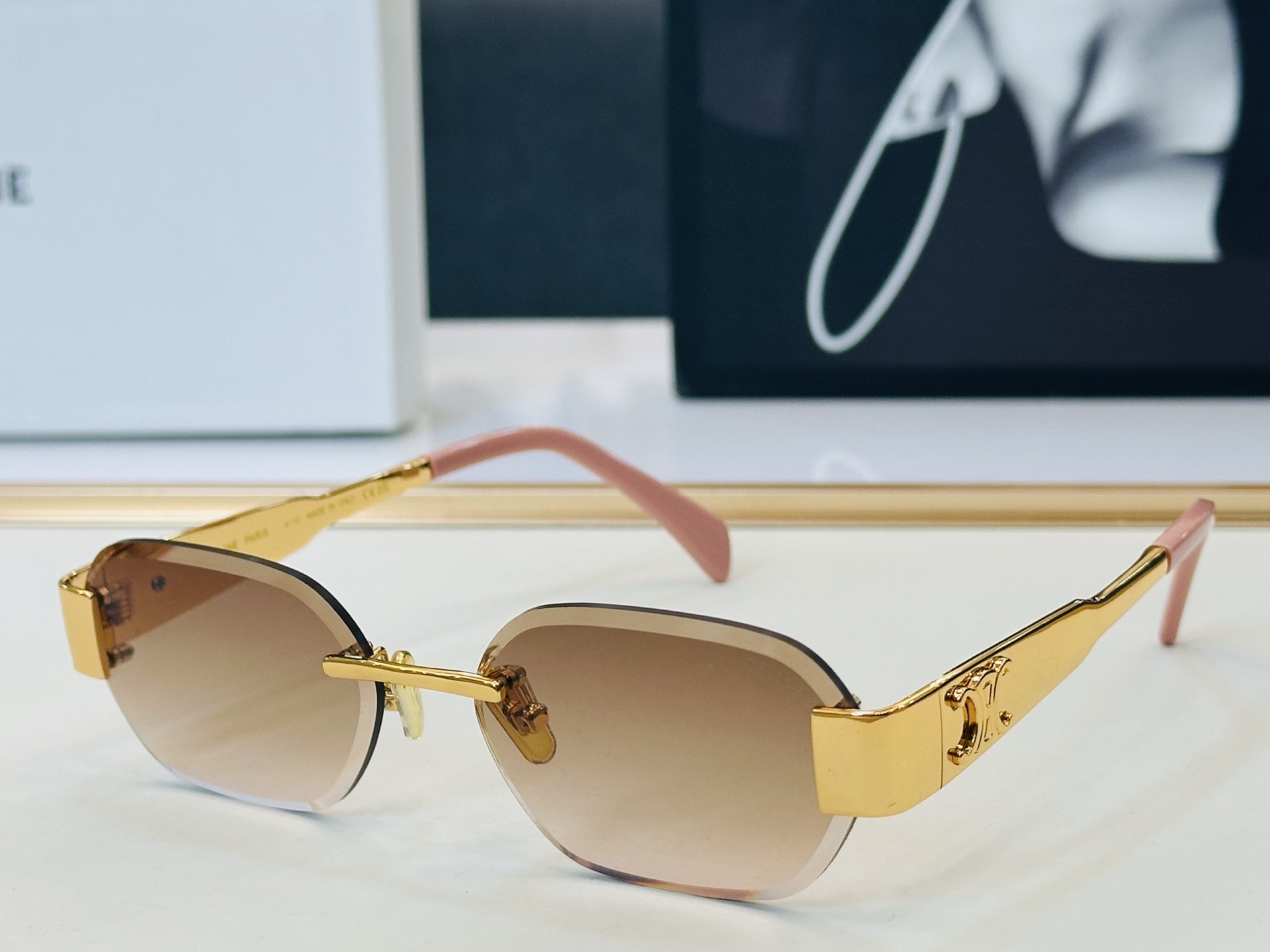 【CELINE】赛琳 CL42120U Size：57口17-142     一直热销的款式 欧美风 X