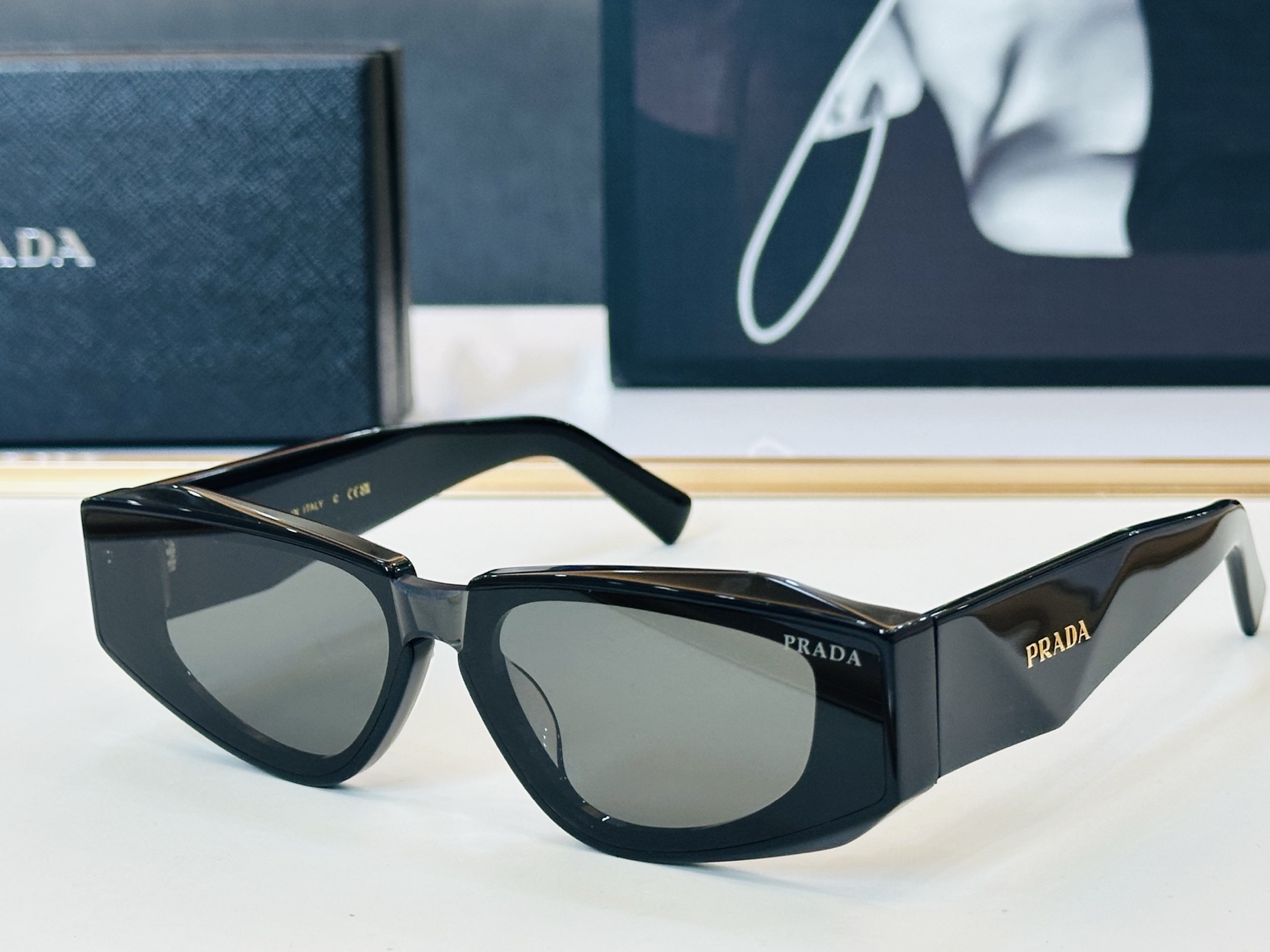 NO:827407,PRAD*Pujia PR2152S Size 52 mouth 19-145 glasses series are exquisitely made to highlight your unique personality.19860909PRAD*普家 PR2152S Size52口19-145眼镜系列堪称精湛制作 彰显独特个 XL最新推出火爆款 眼镜墨镜太阳镜,眼镜,prada,prada,glasses