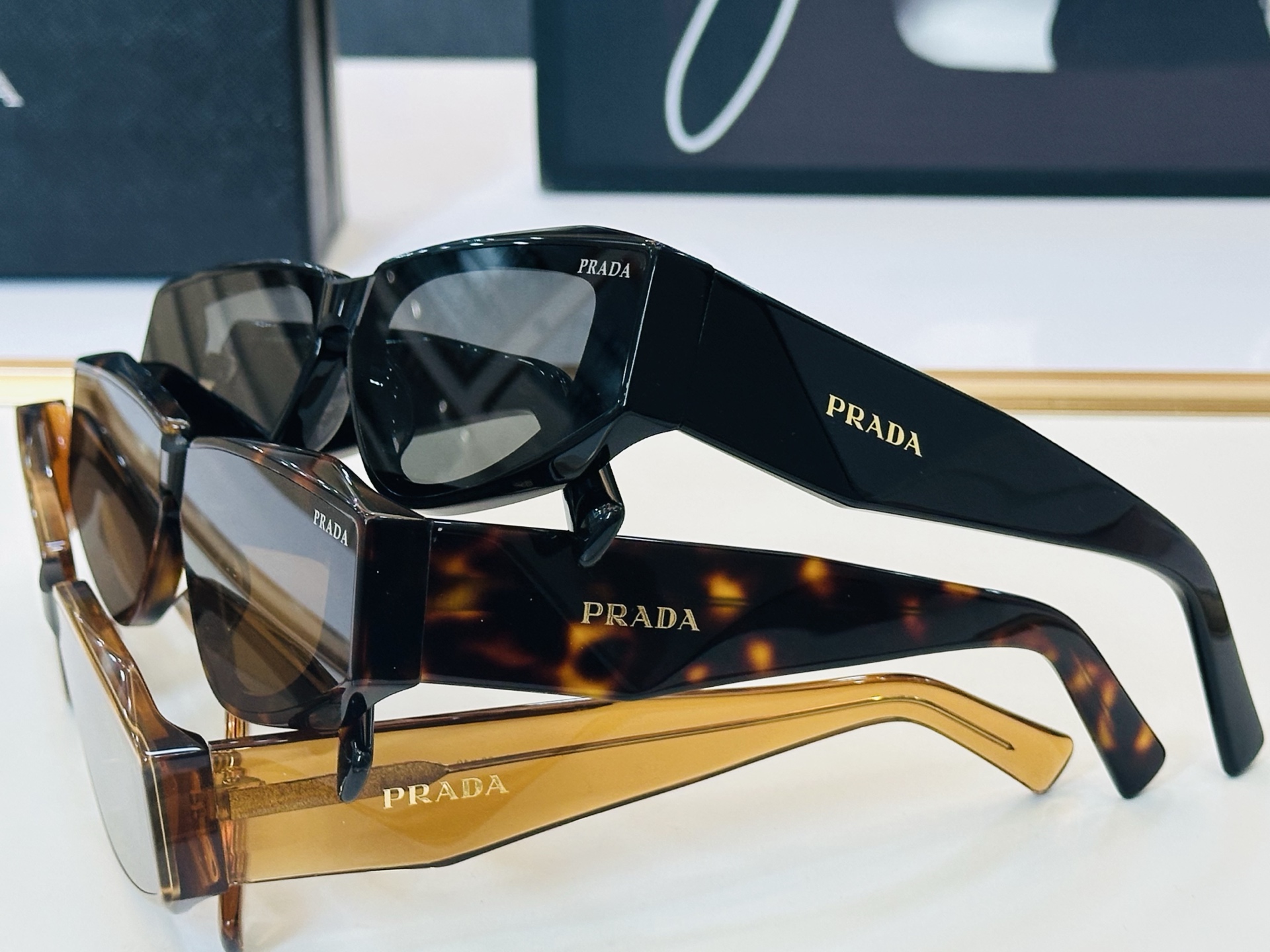 🔺PRAD*🔻普家 PR2152S Size：52口19-145   眼镜系列堪称精湛制作 彰显独特个 