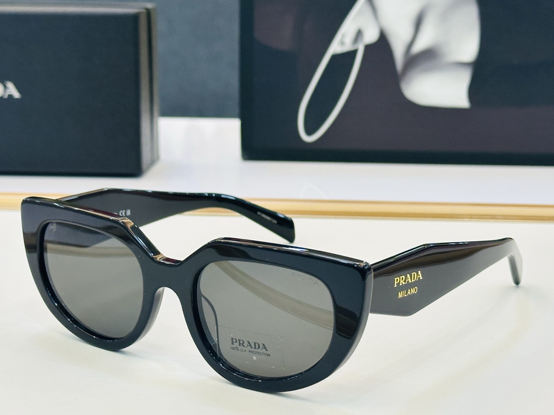 NO:827416,PRAD*Pujia PR D02SF Size 53 mouth 22-140 glasses series can be said to be exquisitely made to show unique personality. The latest popular model is glasses, sunglasses, sunglasses, glasses, prada, prada19860909PRAD*普家 PR D02SF Size53口22-140 眼镜系列堪称精湛制作 彰显独特个 一最新推出火爆款 眼镜墨镜太阳镜,眼镜,prada,prada,glasses