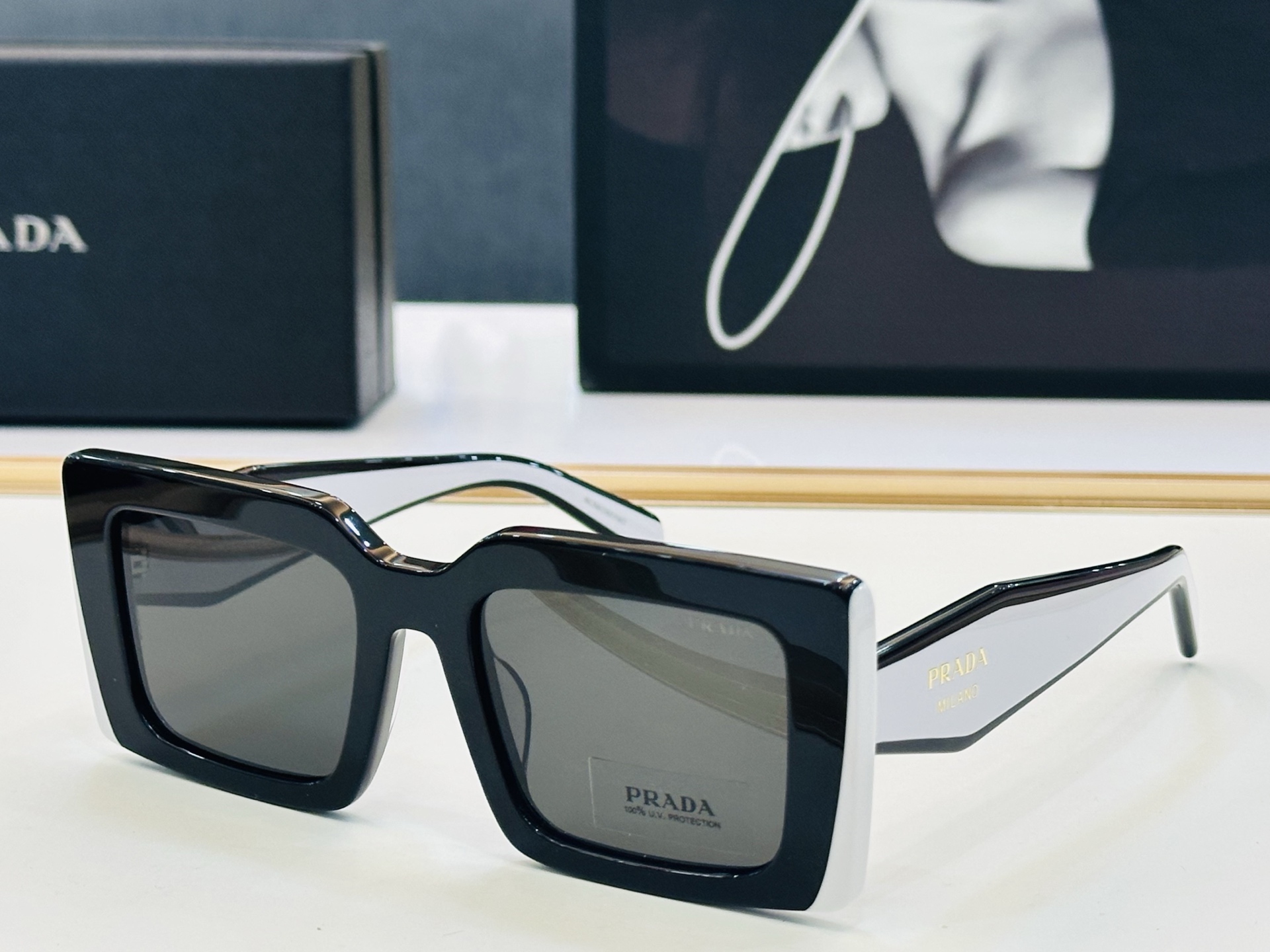NO:827425,PRAD*Pujia PR D01SF Size 52 mouth 22-140 The eyewear series is exquisitely made to highlight your unique personality. The latest popular model is glasses, sunglasses, sunglasses, glasses, prada, prada19860909PRAD*普家 PR D01SF Size52口22-140 眼镜系列堪称精湛制作 彰显独特个 一最新推出火爆款 眼镜墨镜太阳镜,眼镜,prada,prada,glasses