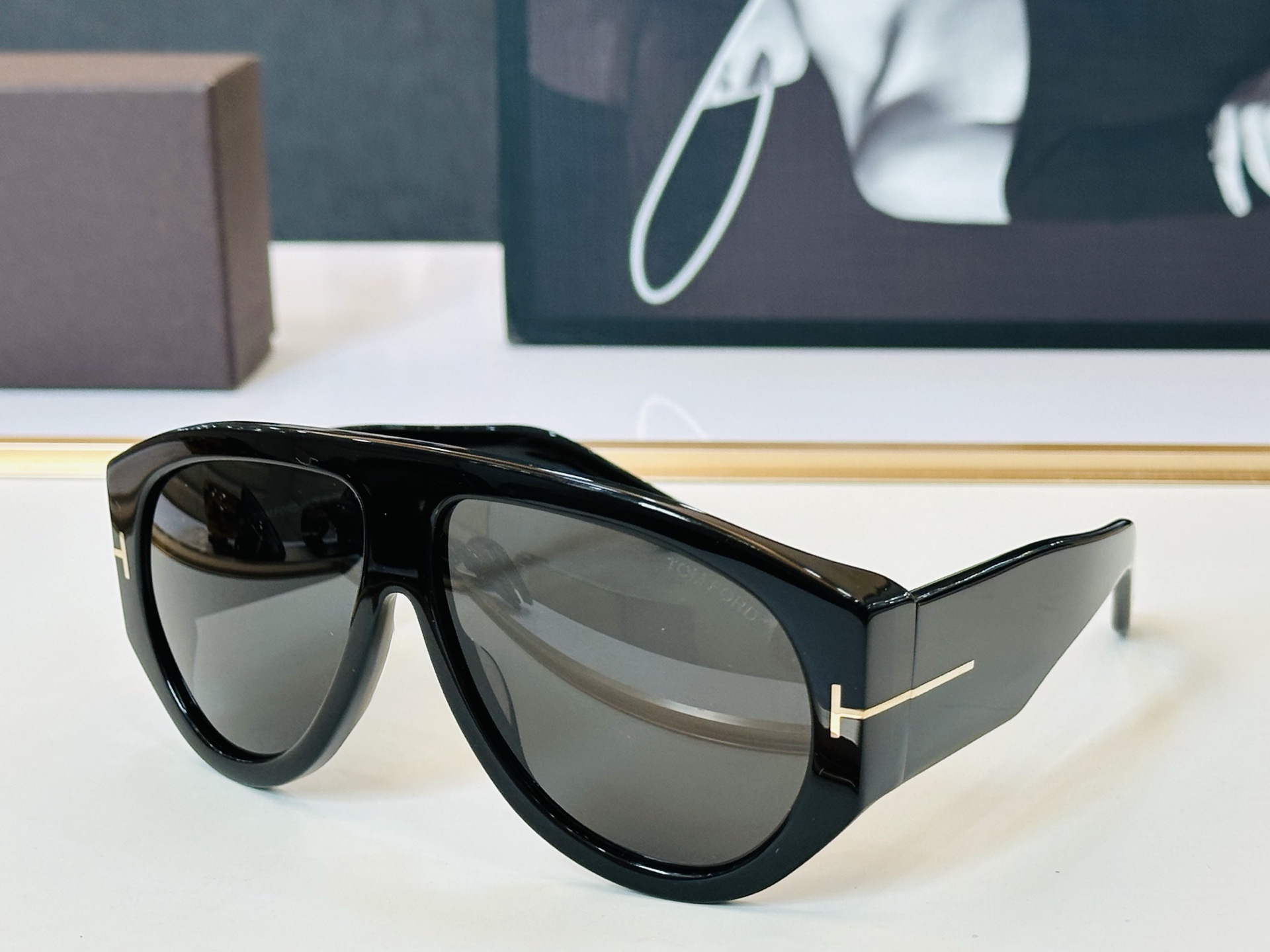 NO:827368,TOM FORD Tom's home MODEL: FT1044 Size 60 mouth 12-140 Fashion trend B sunglasses glasses sunglasses sunglasses, glasses, tom ford19860909款 TOM FORD汤姆家 MODEL:FT1044 Size60口12-140 时尚潮流 B太阳镜 眼镜墨镜太阳镜,眼镜,tom ford,glasses
