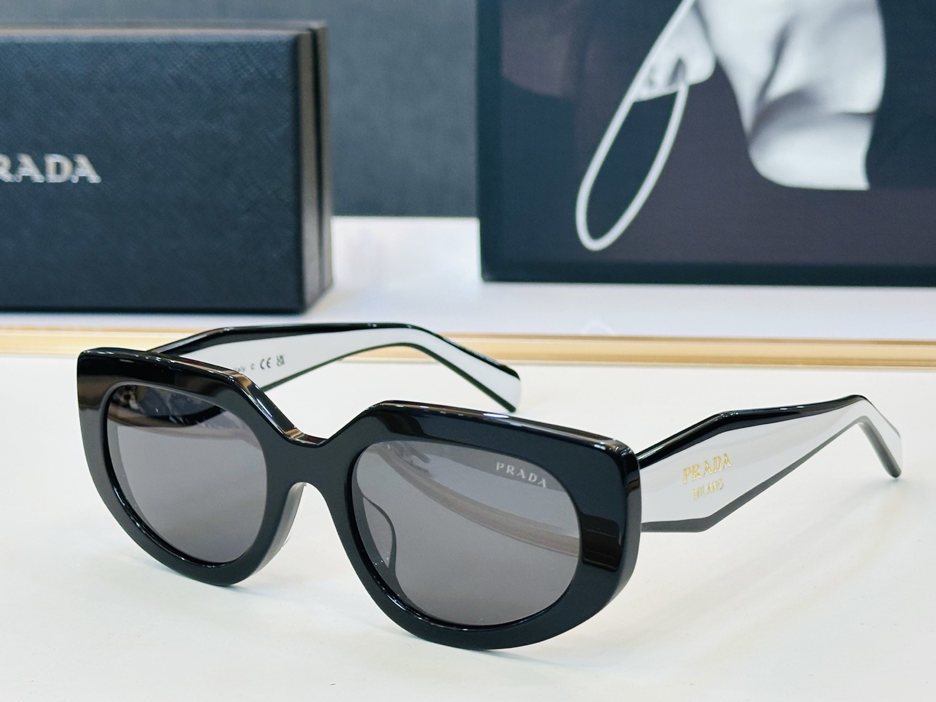 NO:827502,PRAD*Pujia SPR D02 Size 53 mouth 20-140 glasses series can be called exquisite production H sunglasses high quality glasses sunglasses sunglasses, glasses, prada, prada19860909PRAD*普家 SPR D02 Size53口20-140 眼镜系列堪称精湛制作 H太阳镜 高品质 眼镜墨镜太阳镜,眼镜,prada,prada,glasses