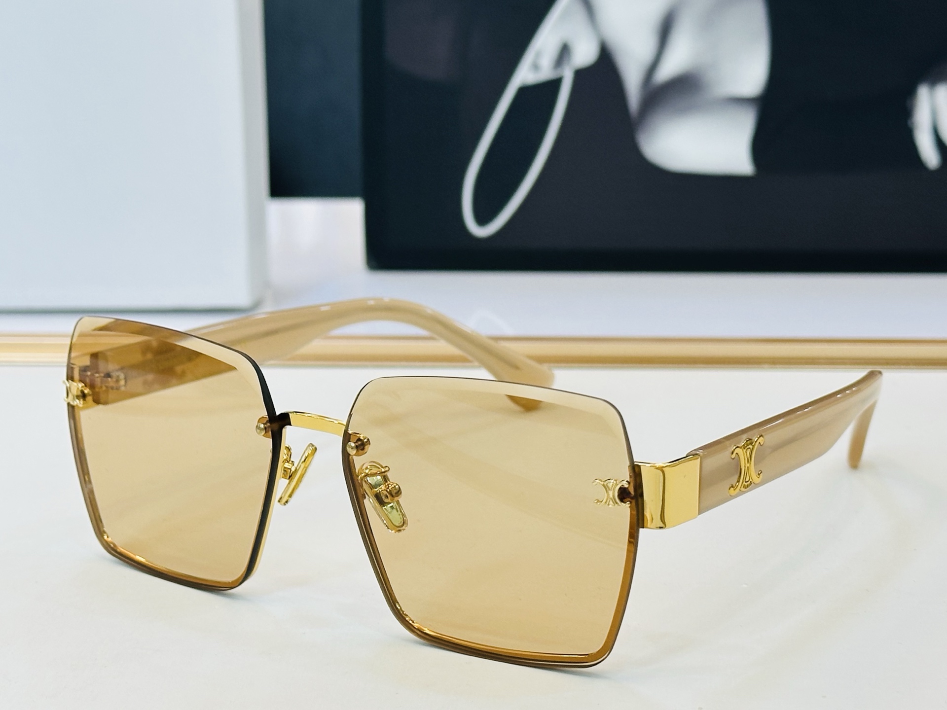 CELINE】赛琳 CL40237  Size：62口18-140 一直热销的款式，欧美风 光泽度好  
