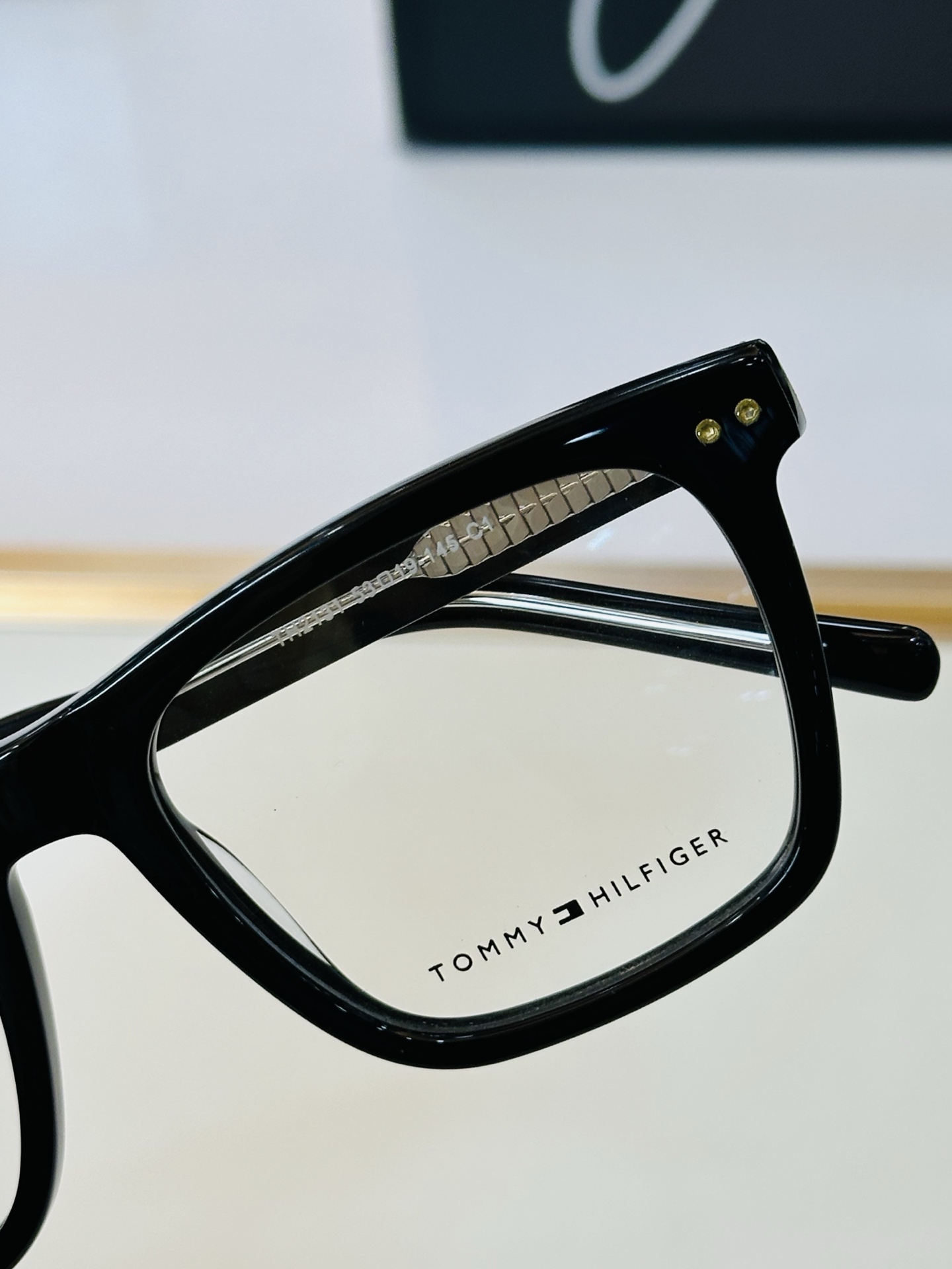 官网同步发售TOMMY HILFIGER 板材框 TH2131   SIZE：53口19-145 H简单