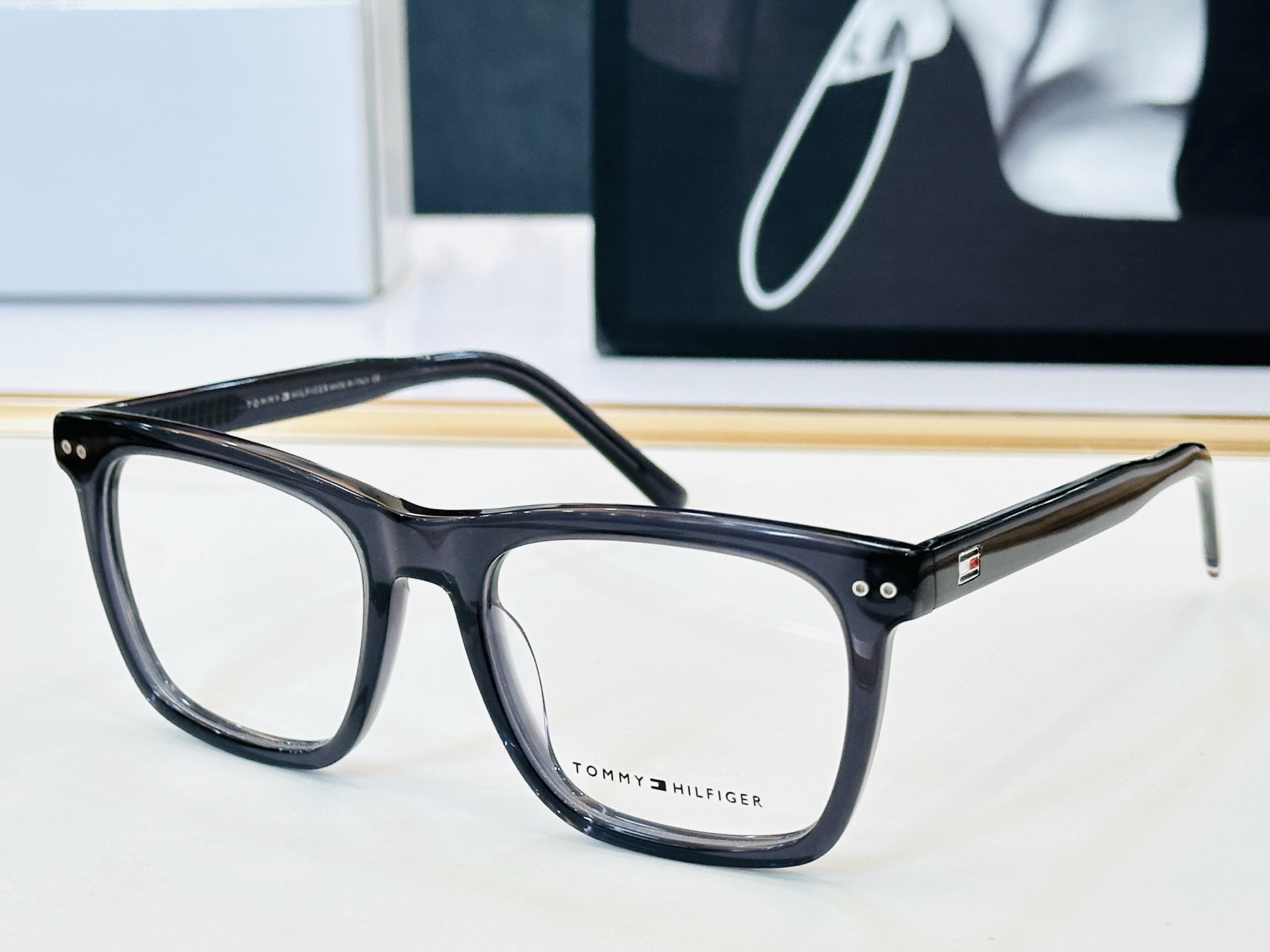 官网同步发售TOMMY HILFIGER 板材框 TH2131   SIZE：53口19-145 H简单